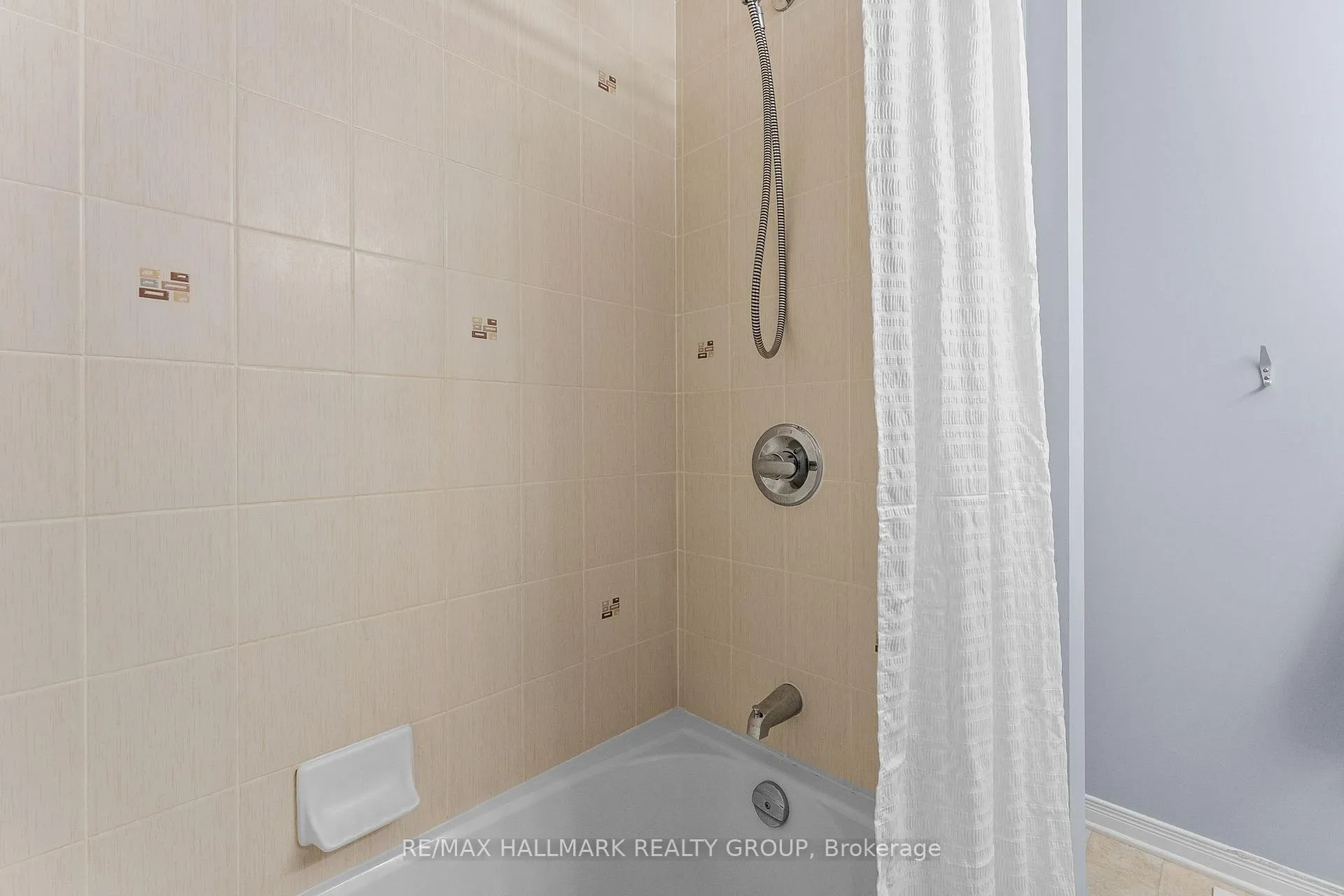 Photo 38 of 231 Rolling Meadow Crescent, Ottawa, Mer Bleue/Bradley Estates/Anderson Park — HOMEH