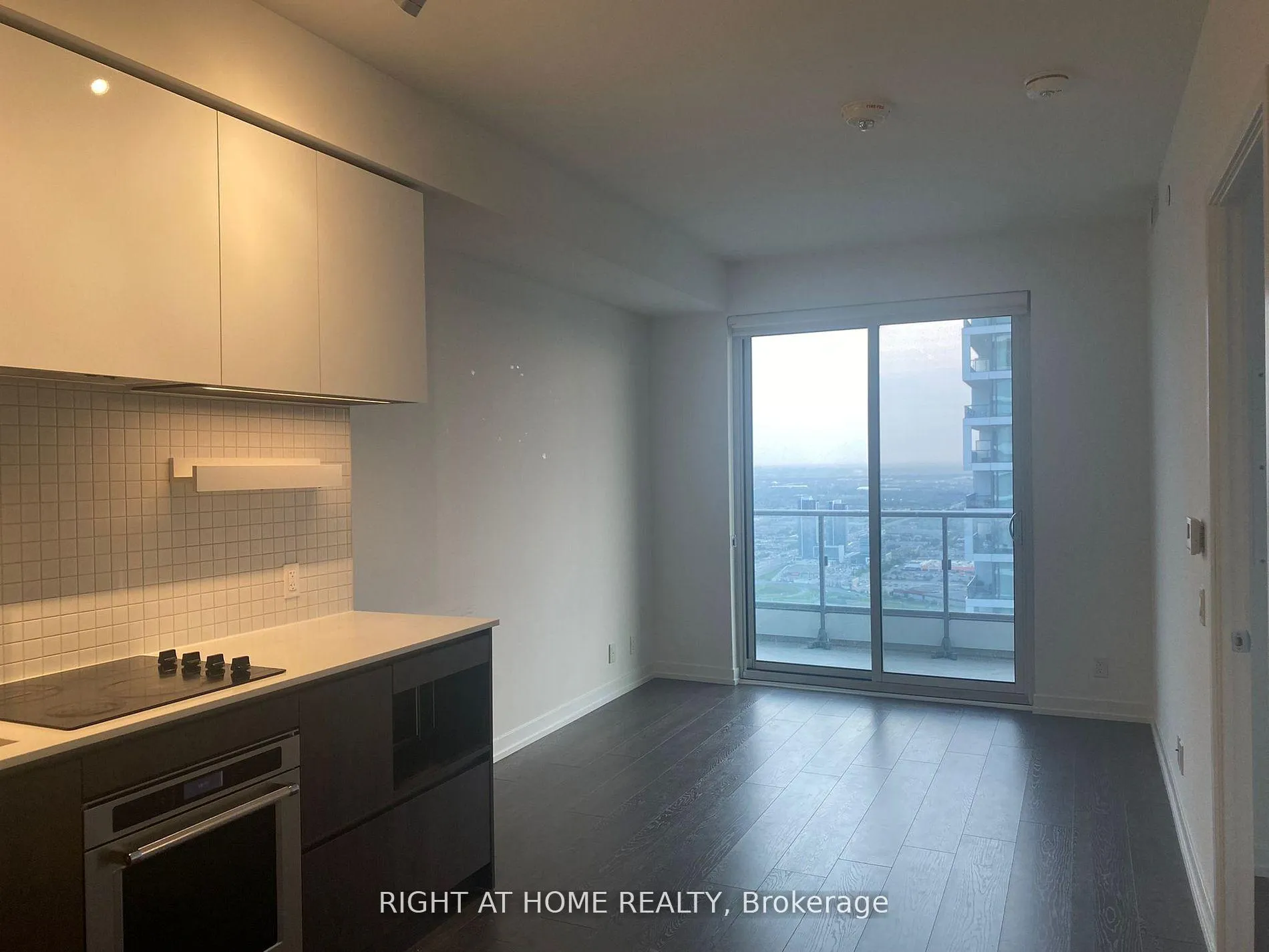 Photo 4 of Unit 5811, 950 Portage Parkway, Vaughan, Vaughan Corporate Centre — HOMEH