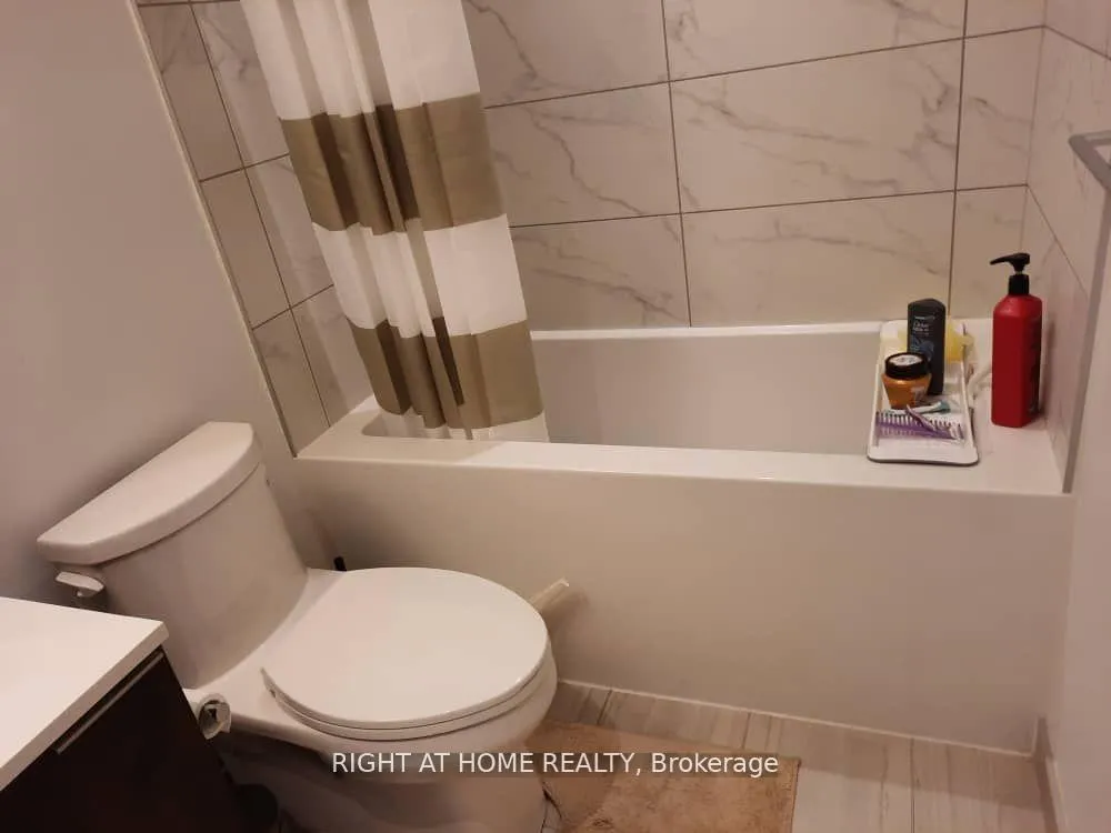 Photo 5 of Unit 5811, 950 Portage Parkway, Vaughan, Vaughan Corporate Centre — HOMEH