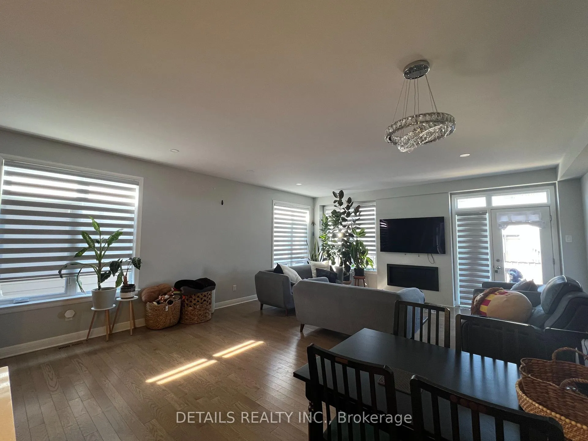 Photo 11 of 303 Wigwas Street, Ottawa, CFB Rockcliffe and Area — HOMEH