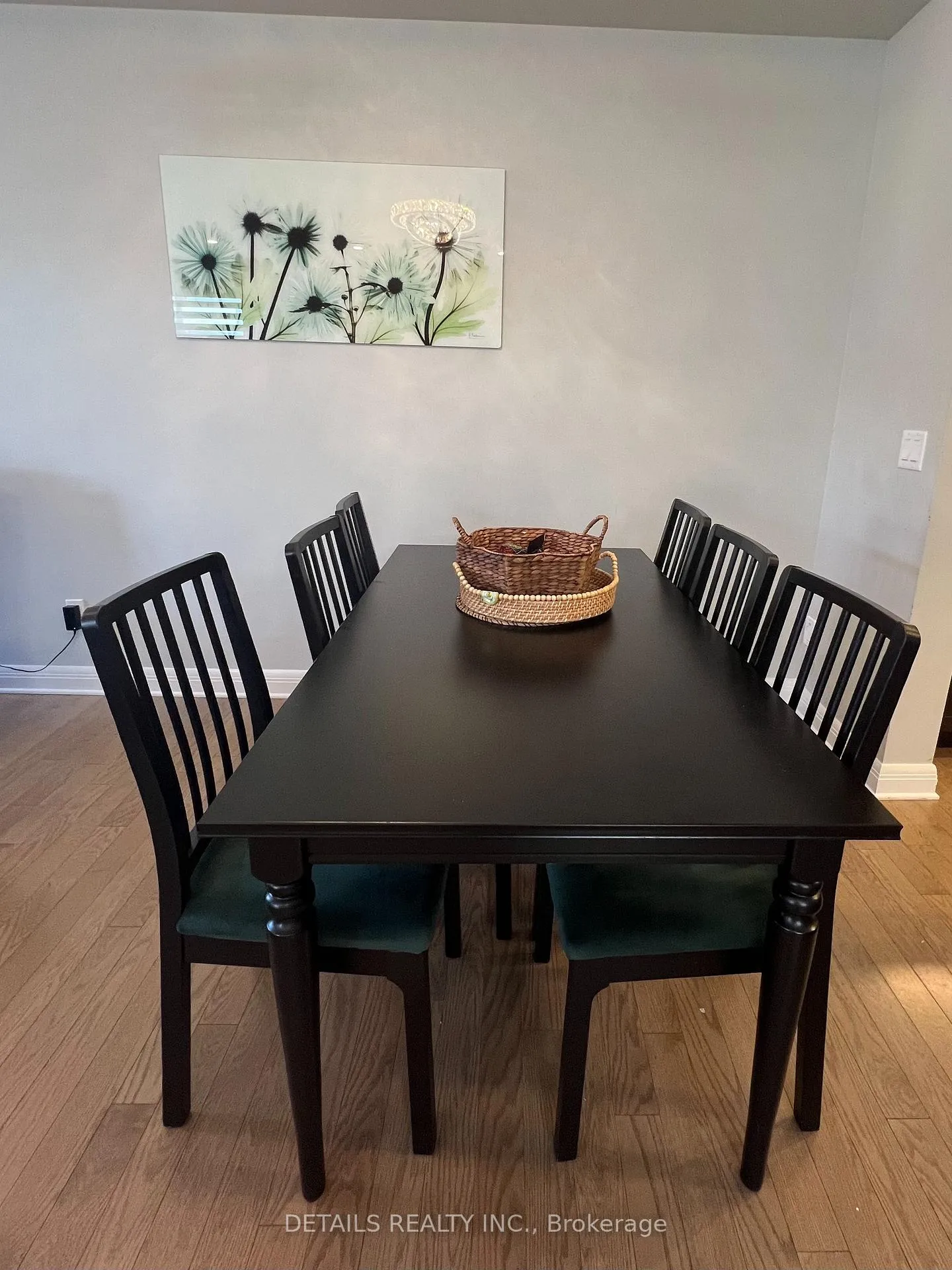 Photo 13 of 303 Wigwas Street, Ottawa, CFB Rockcliffe and Area — HOMEH