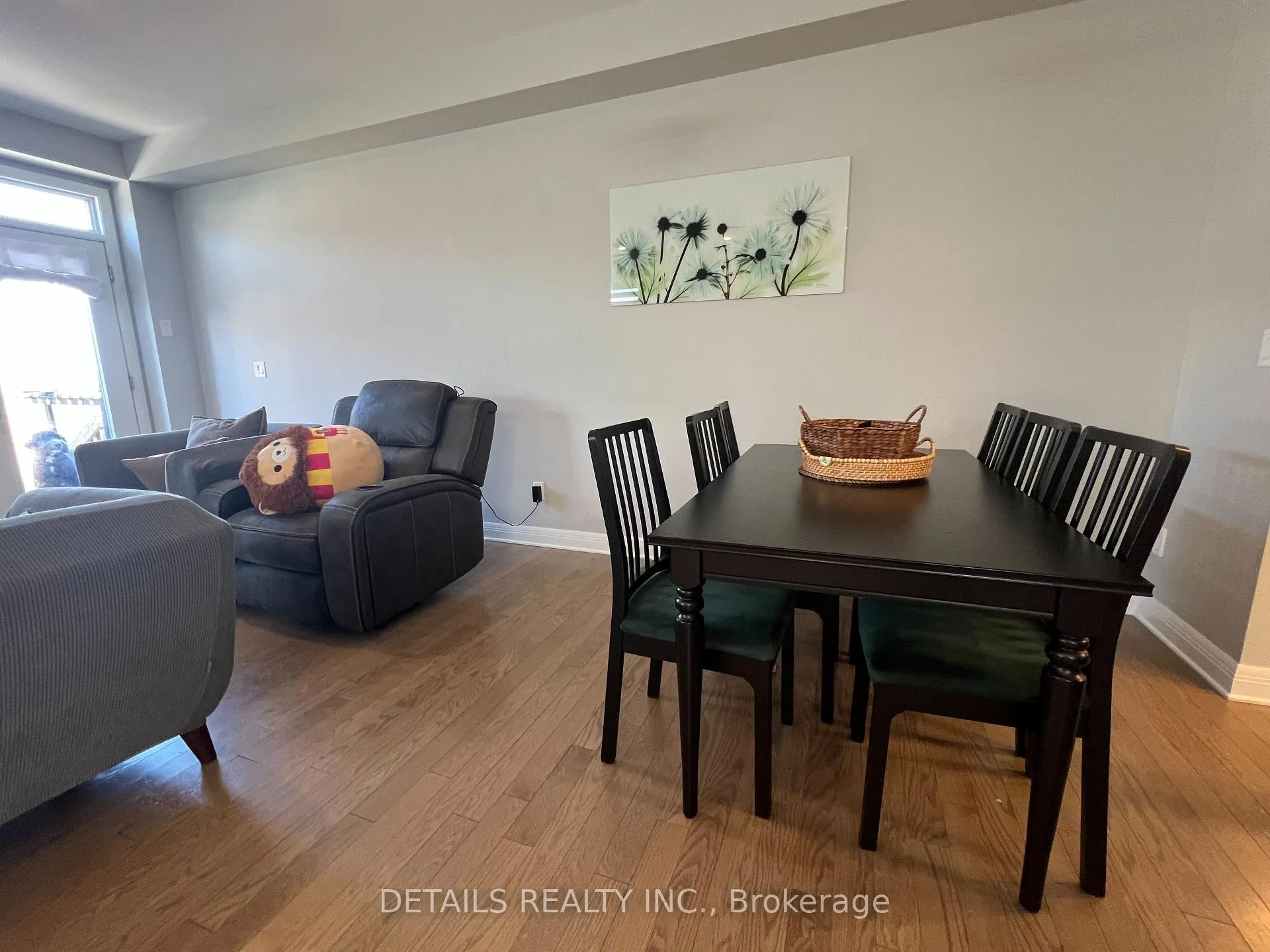 Photo 14 of 303 Wigwas Street, Ottawa, CFB Rockcliffe and Area — HOMEH