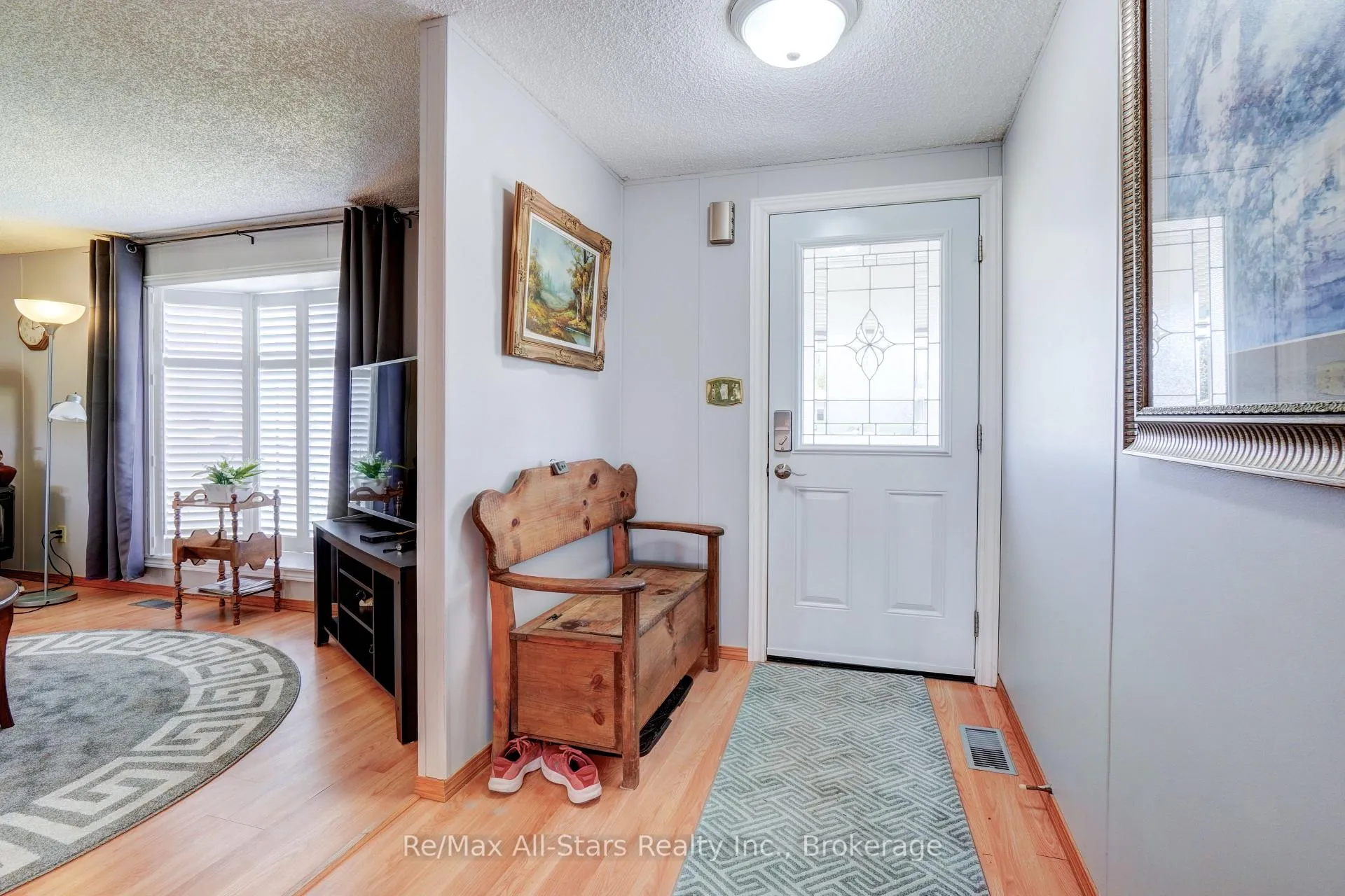 Photo 5 of 6 Vista Drive, Kawartha Lakes, Lindsay — HOMEH