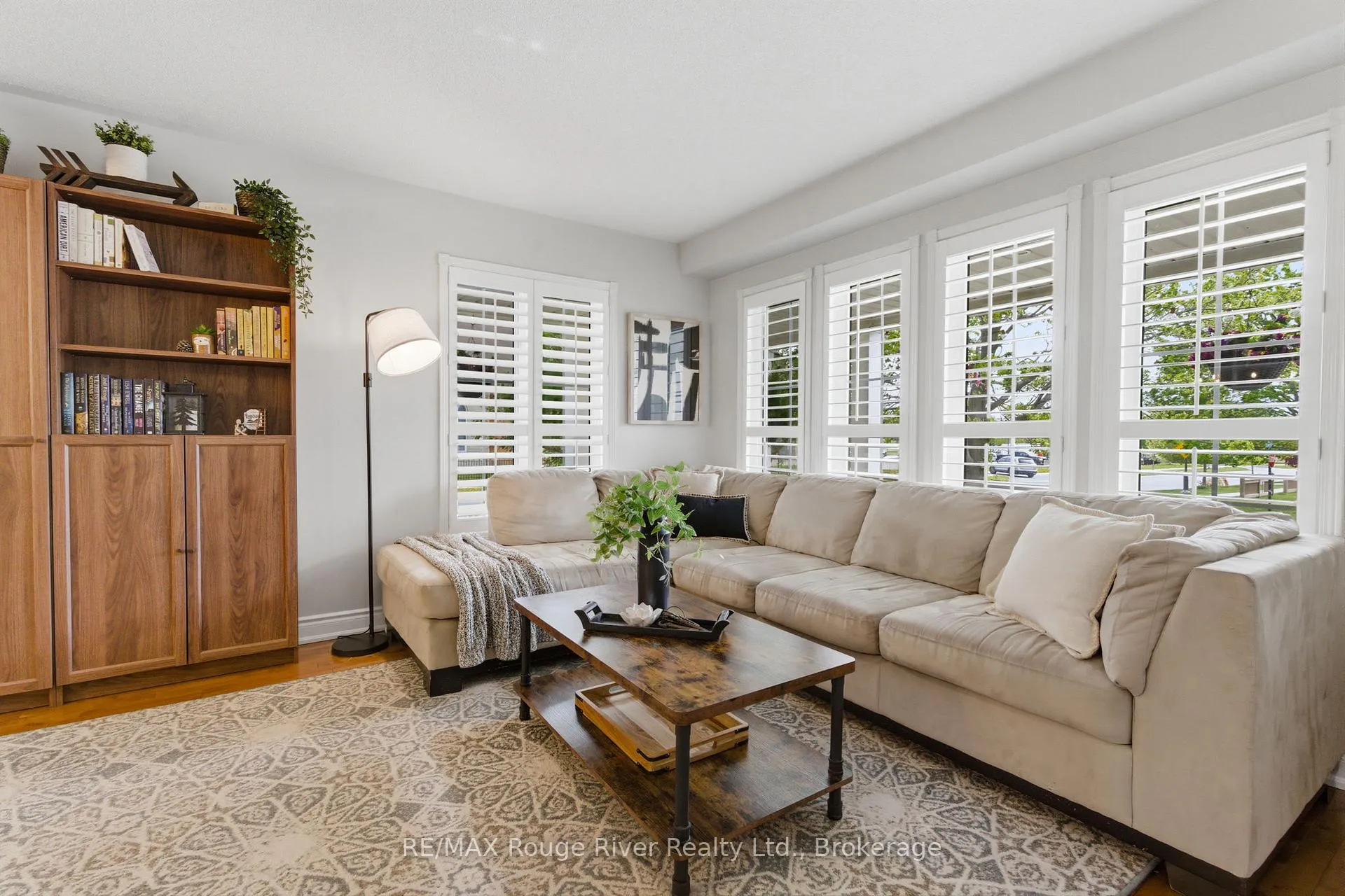 Photo 5 of 1 Sturgess Crescent, Whitby, Brooklin — HOMEH