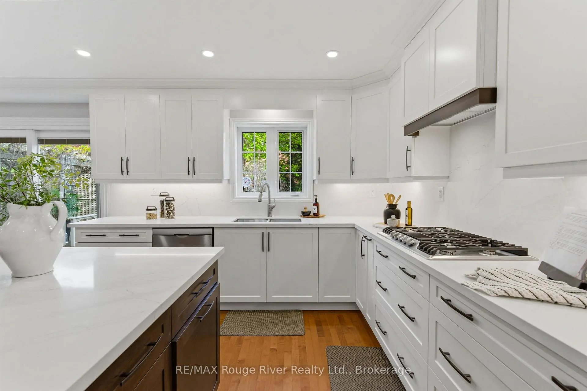 Photo 10 of 1 Sturgess Crescent, Whitby, Brooklin — HOMEH