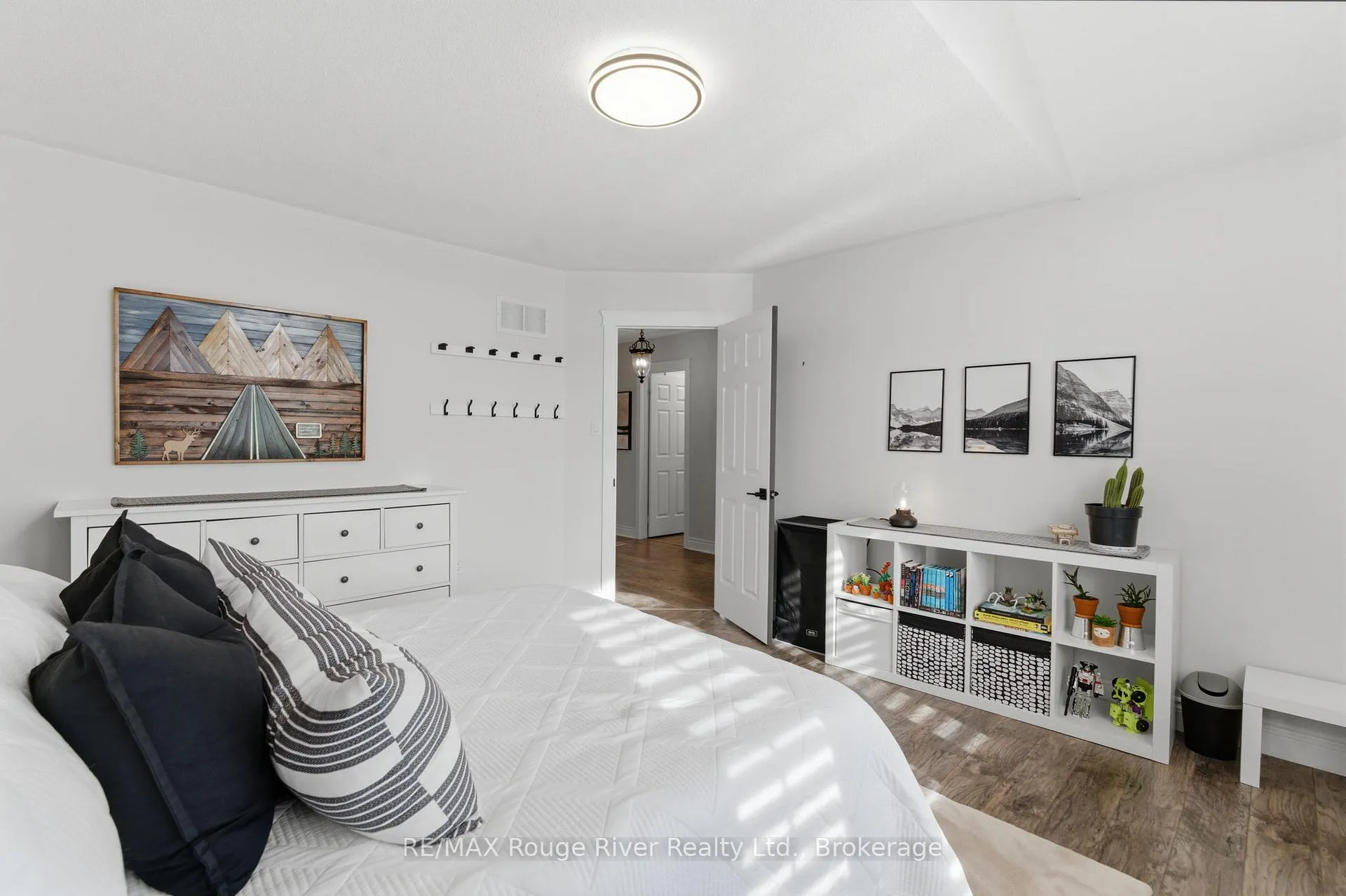 Photo 32 of 1 Sturgess Crescent, Whitby, Brooklin — HOMEH