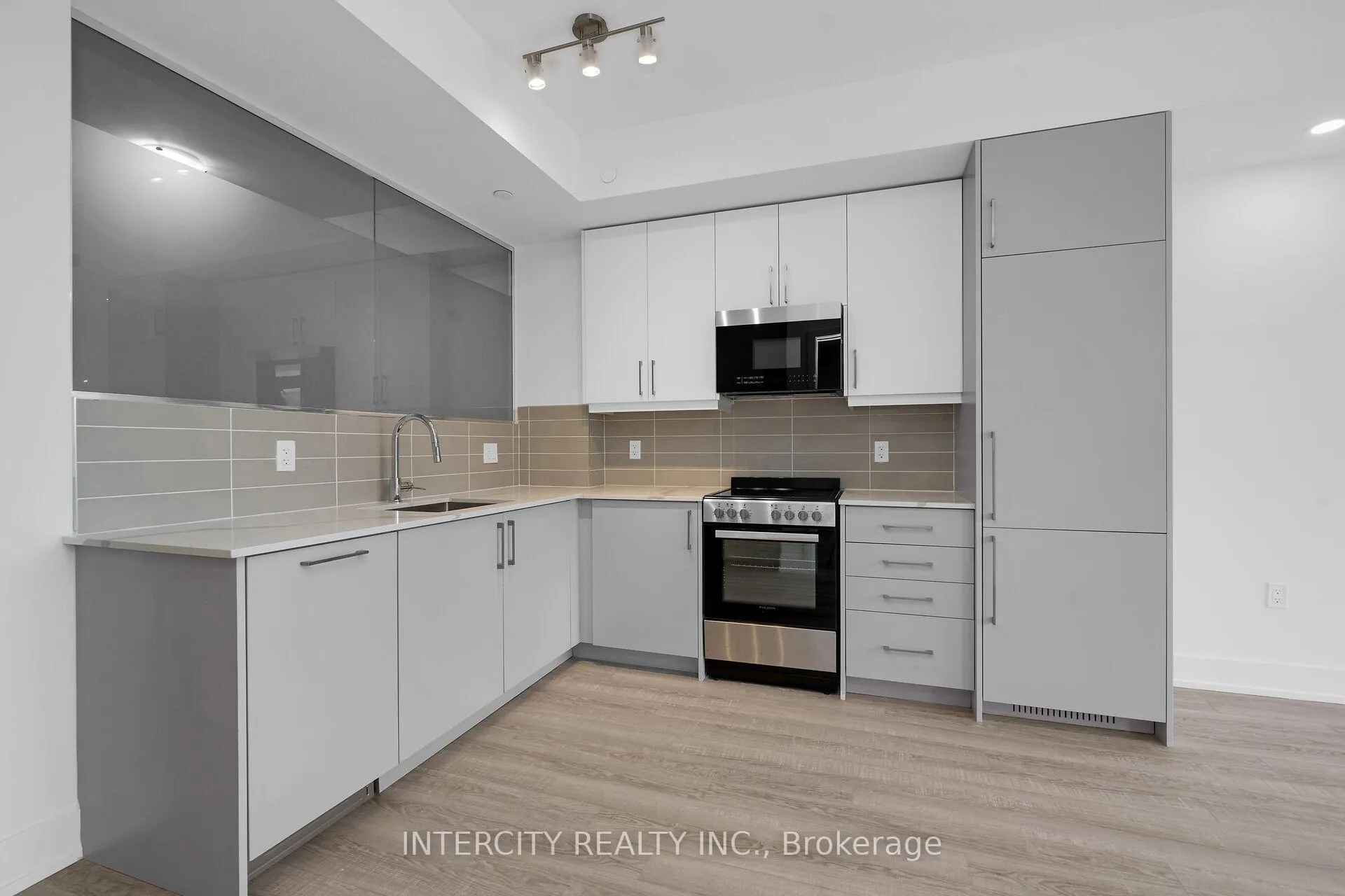 Photo 13 of Unit 326, 2075 King Road, King, King City — HOMEH