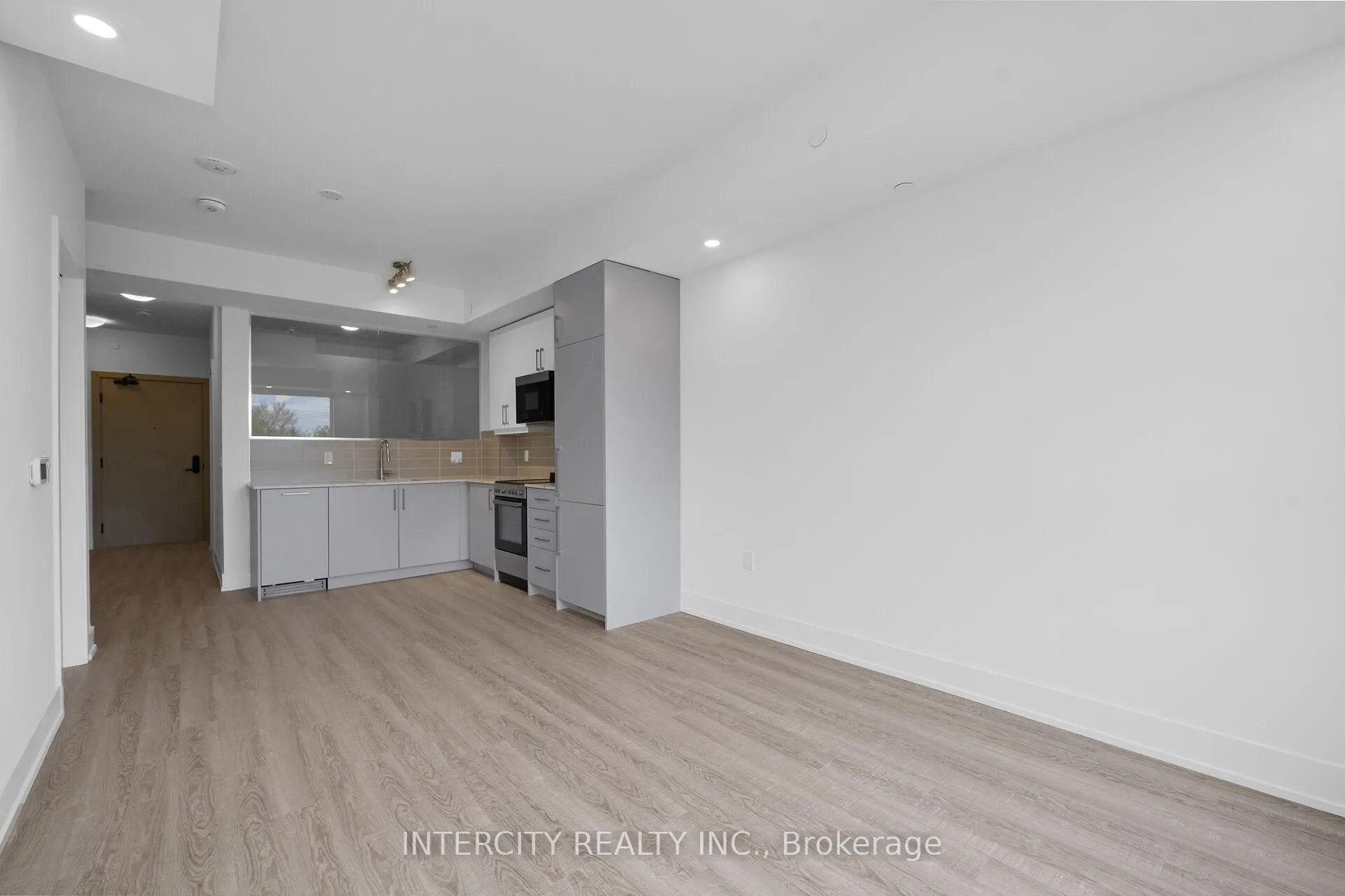 Photo 16 of Unit 326, 2075 King Road, King, King City — HOMEH