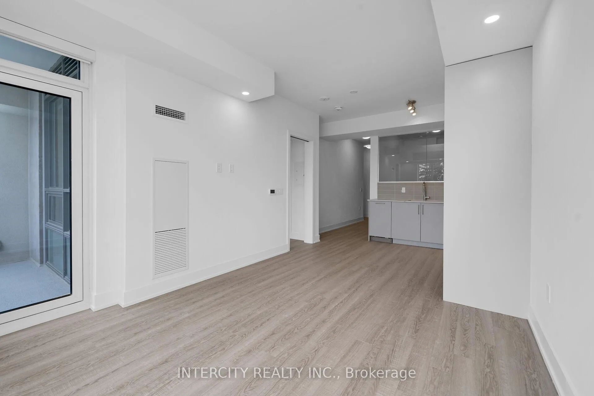 Photo 17 of Unit 326, 2075 King Road, King, King City — HOMEH