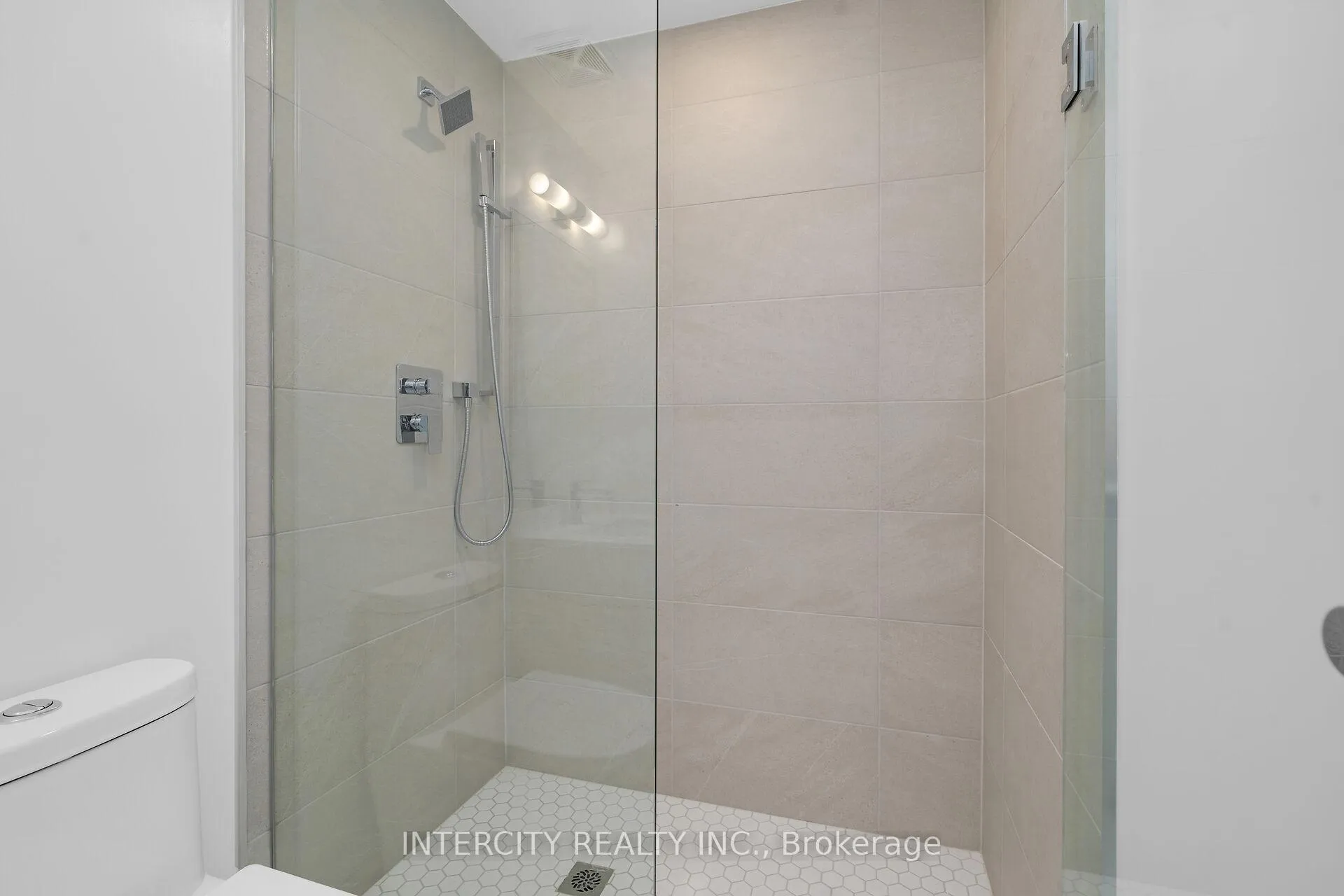 Photo 23 of Unit 326, 2075 King Road, King, King City — HOMEH