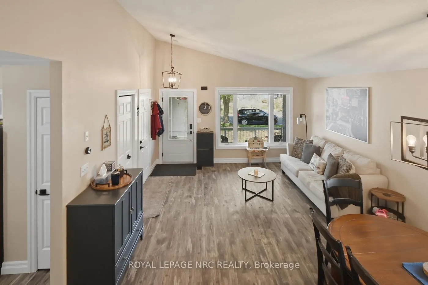Photo 12 of 5622 Magnolia Drive, Niagara Falls, Ascot — HOMEH
