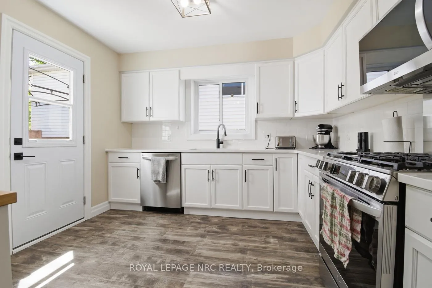 Photo 21 of 5622 Magnolia Drive, Niagara Falls, Ascot — HOMEH