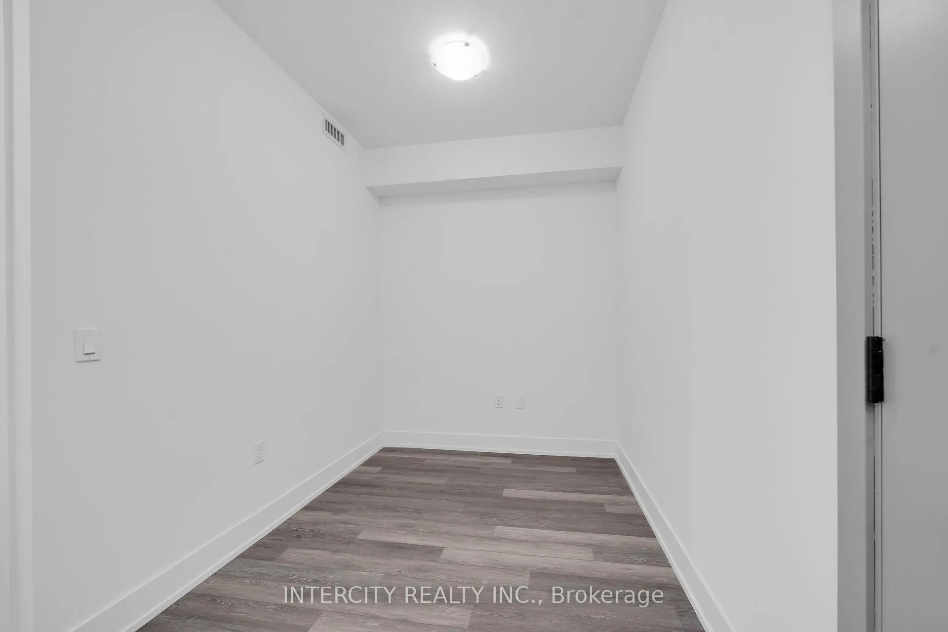 Photo 10 of Unit 327, 2075 King Road, King, King City — HOMEH