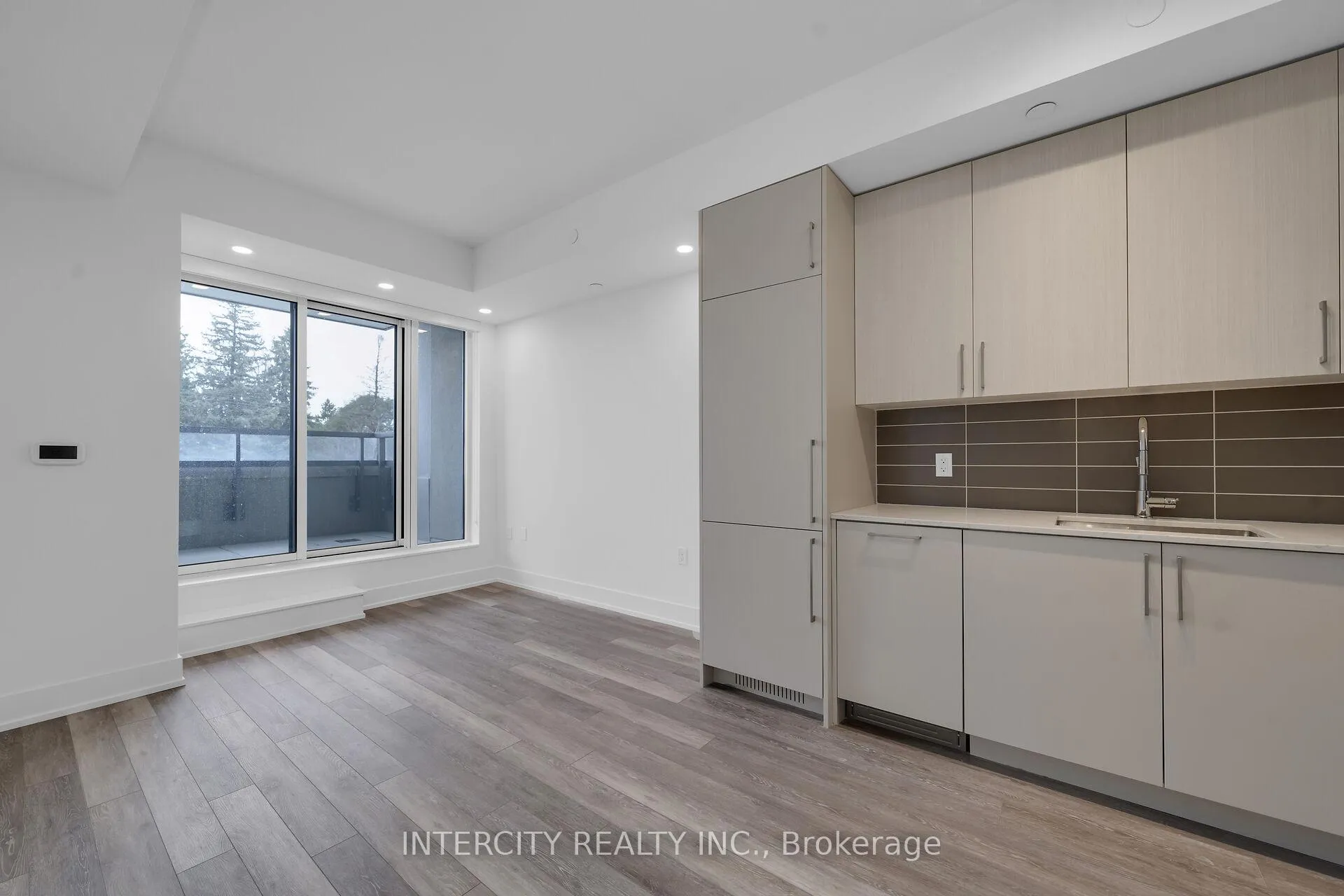 Photo 12 of Unit 327, 2075 King Road, King, King City — HOMEH
