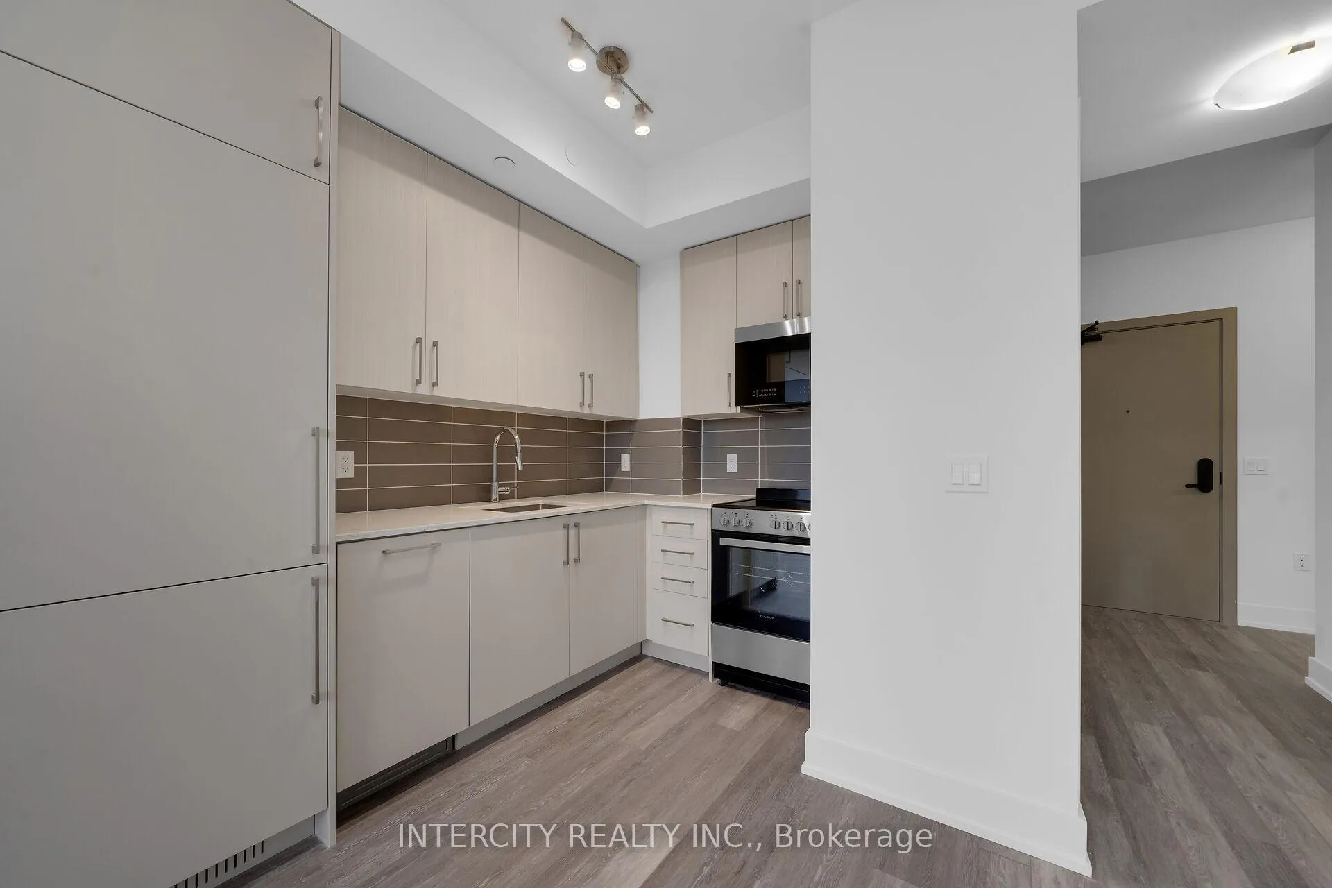 Photo 13 of Unit 327, 2075 King Road, King, King City — HOMEH