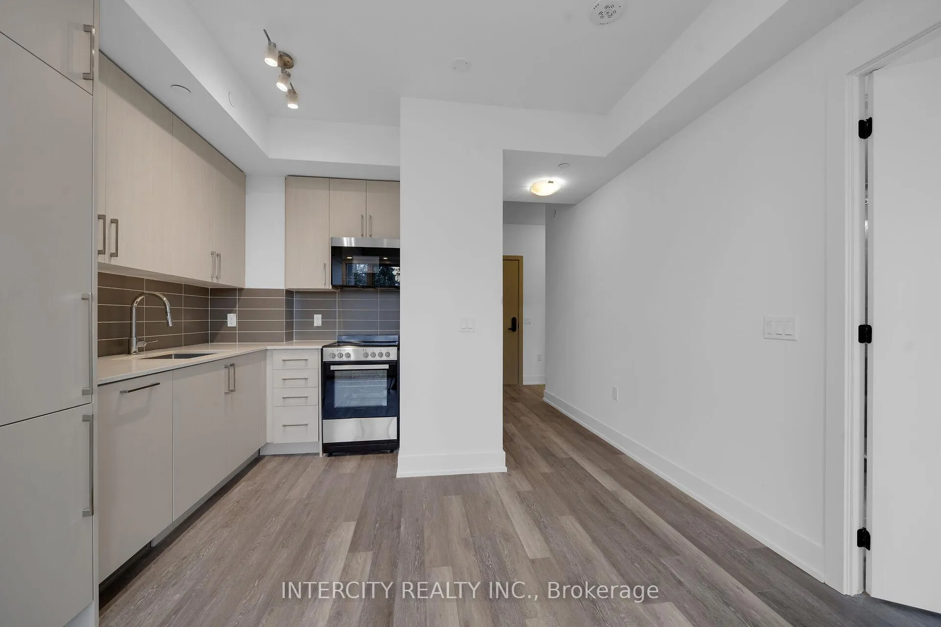 Photo 14 of Unit 327, 2075 King Road, King, King City — HOMEH