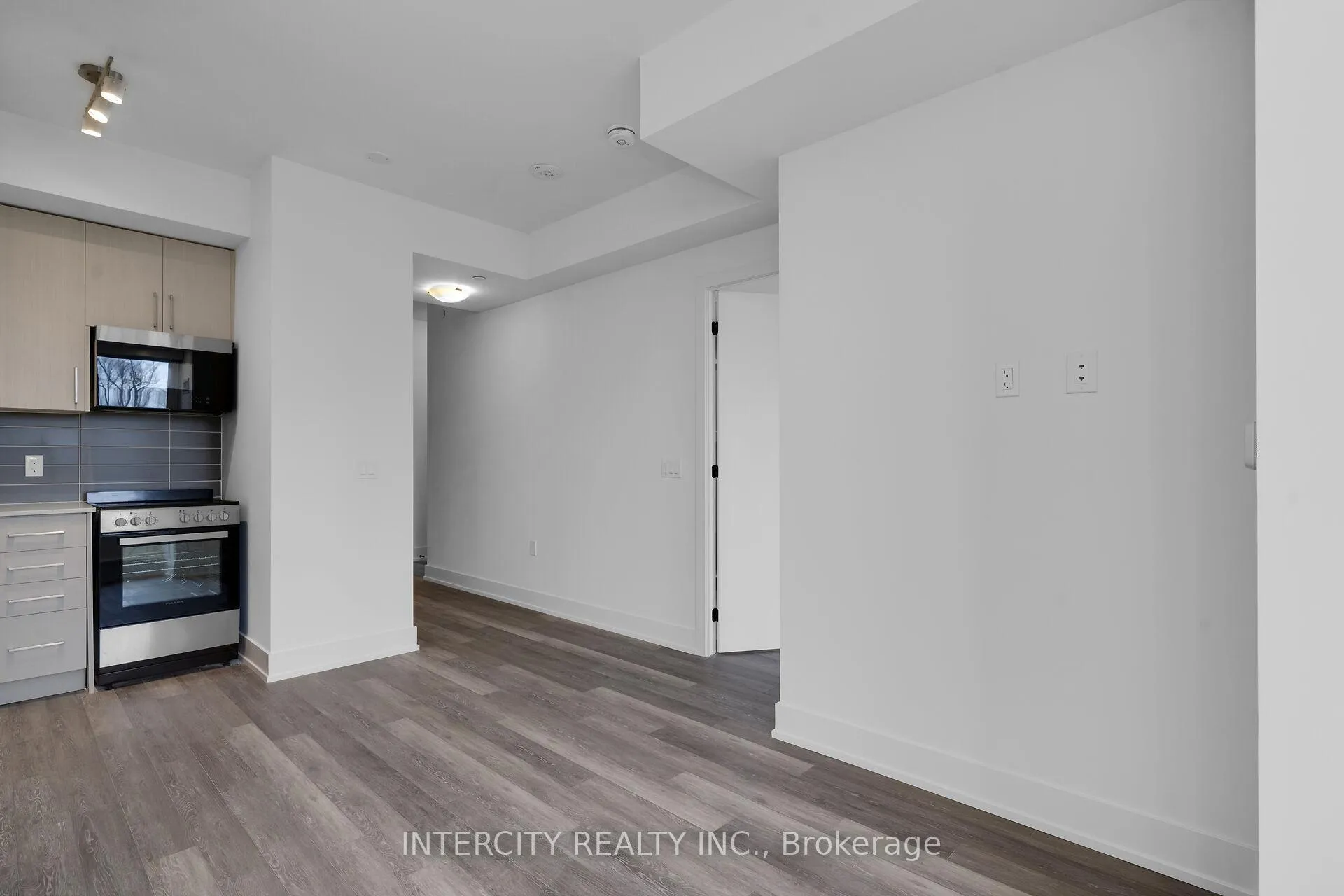 Photo 17 of Unit 327, 2075 King Road, King, King City — HOMEH