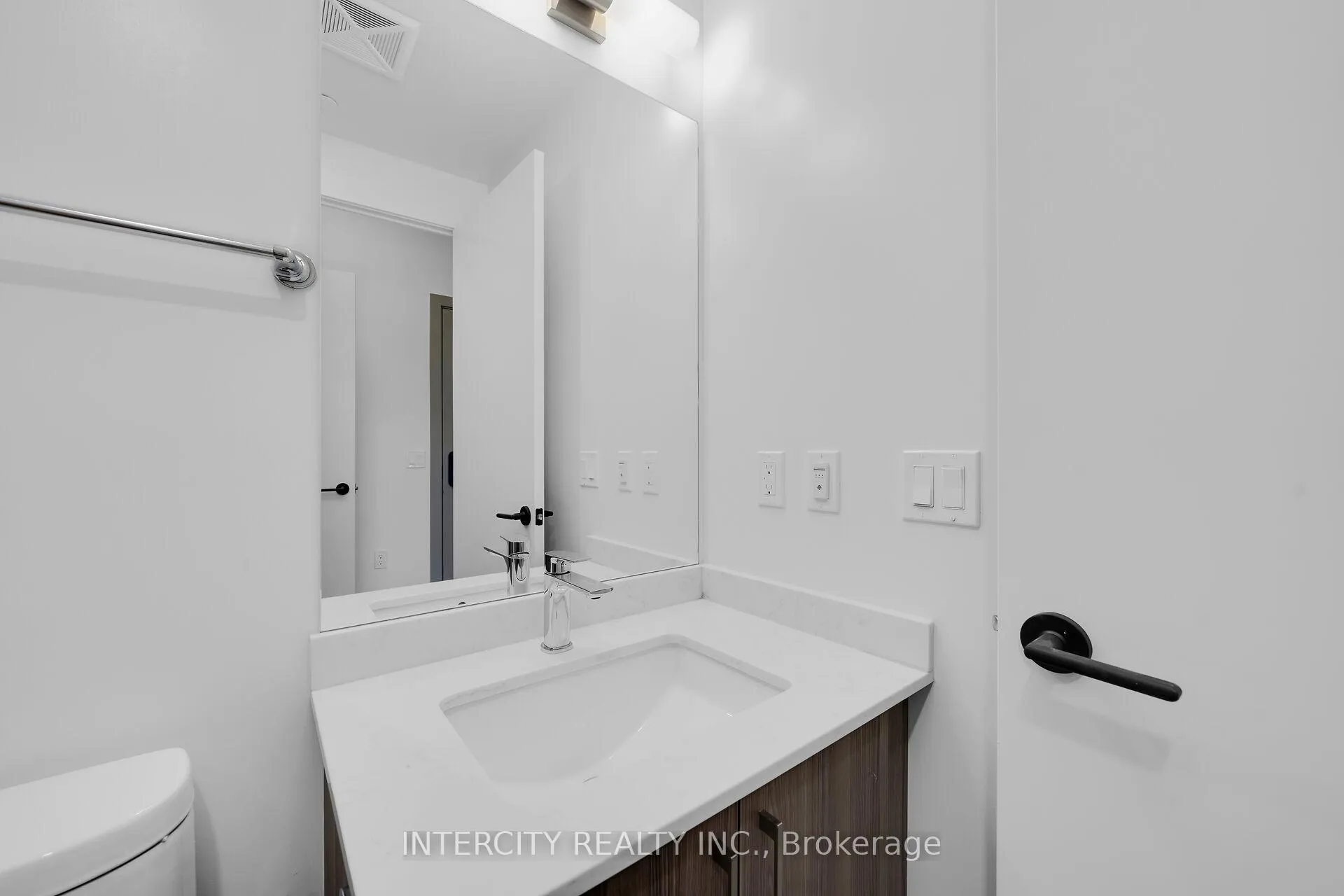 Photo 18 of Unit 327, 2075 King Road, King, King City — HOMEH