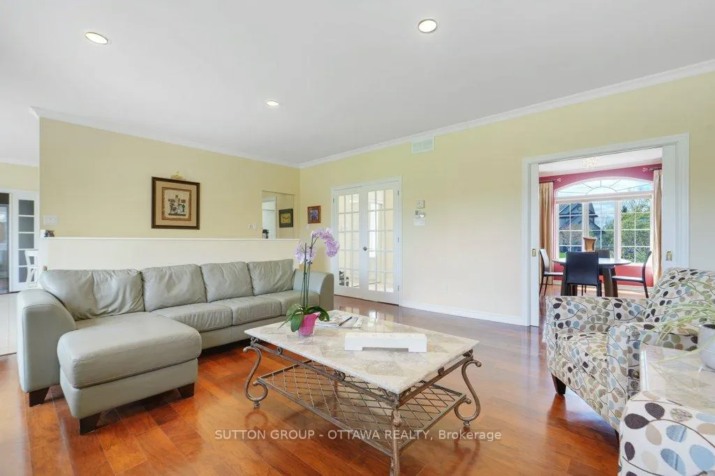 Photo 12 of 6881 Lakes Park Drive, Ottawa, Greely — HOMEH