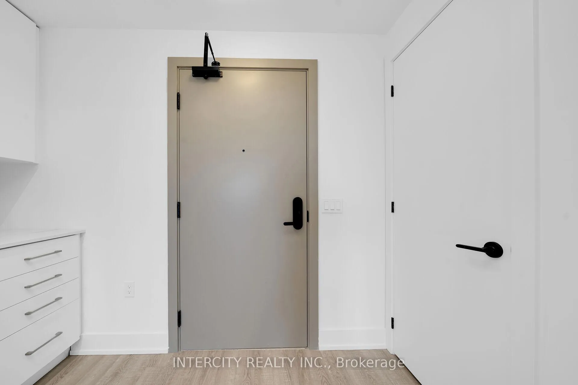 Photo 9 of Unit 333, 2075 King Road, King, King City — HOMEH