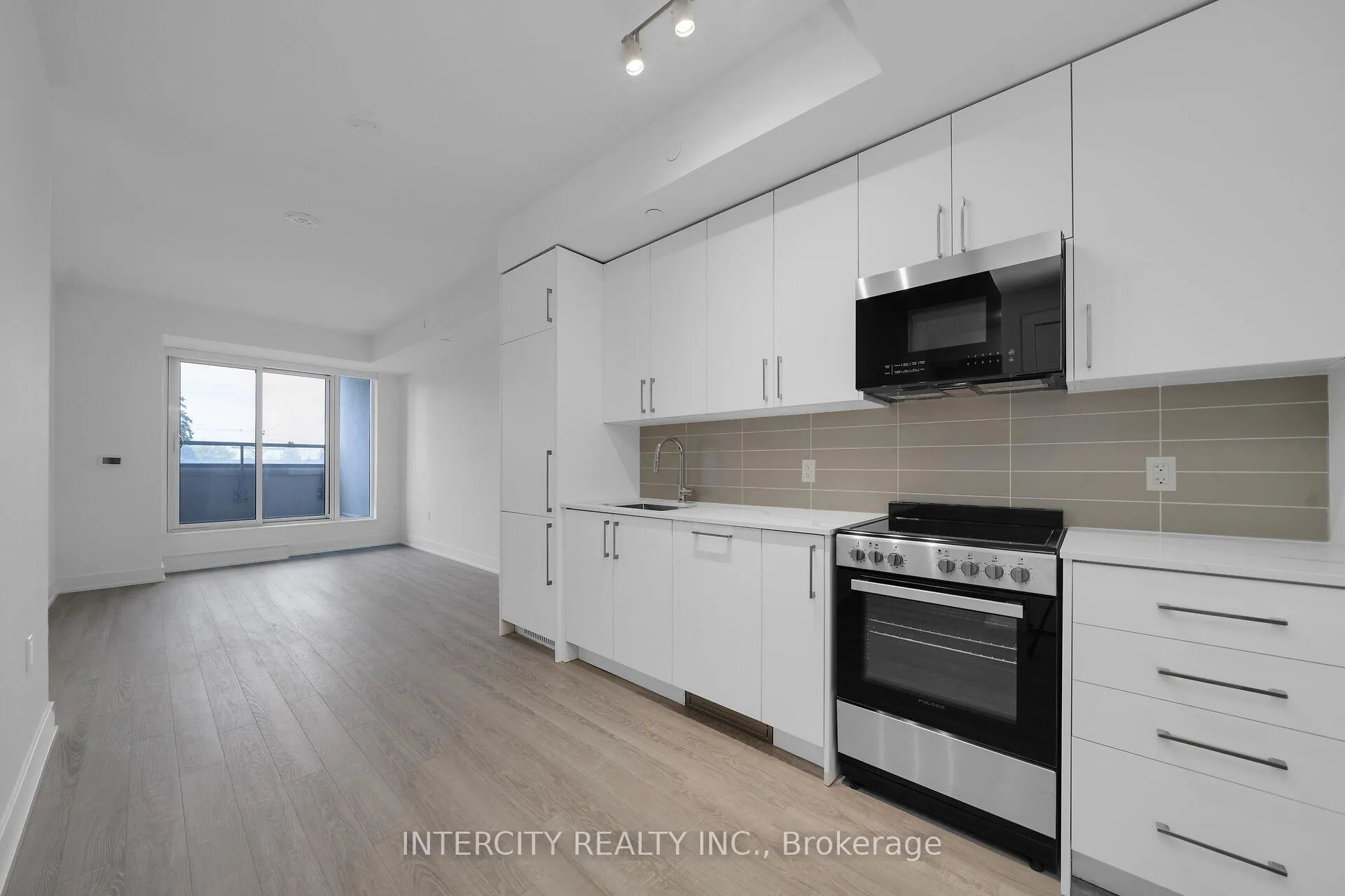 Photo 12 of Unit 333, 2075 King Road, King, King City — HOMEH