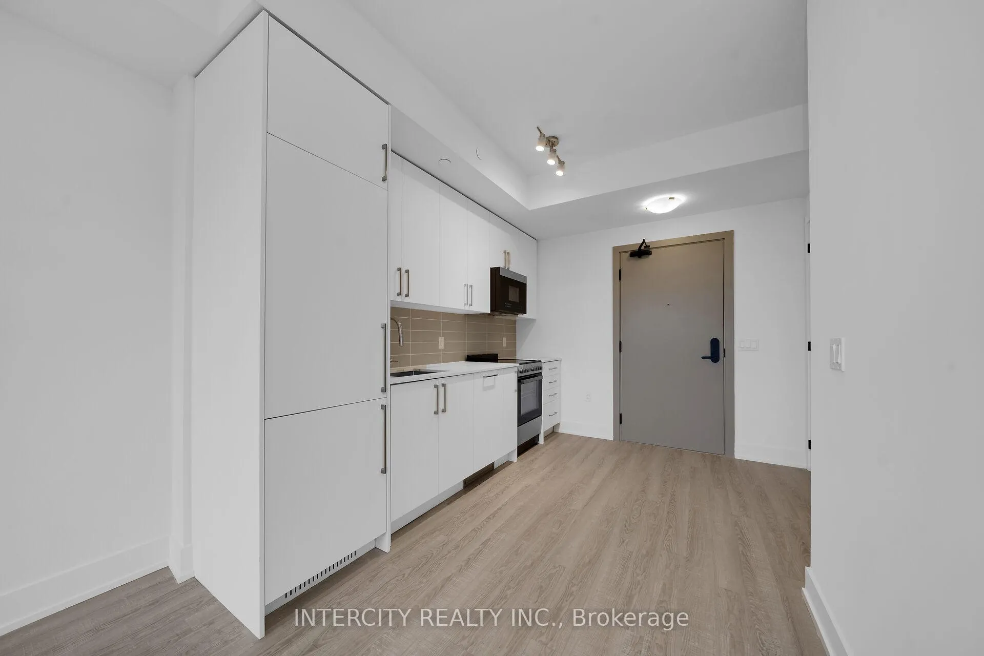 Photo 14 of Unit 333, 2075 King Road, King, King City — HOMEH