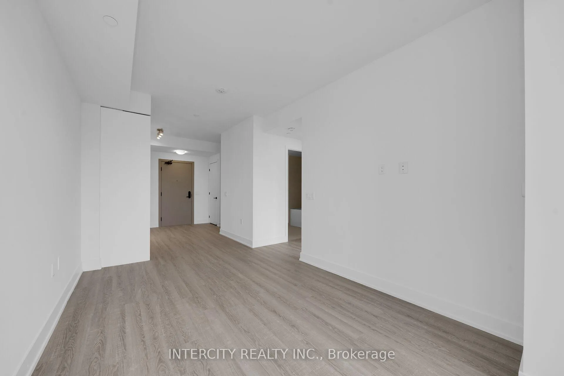 Photo 16 of Unit 333, 2075 King Road, King, King City — HOMEH