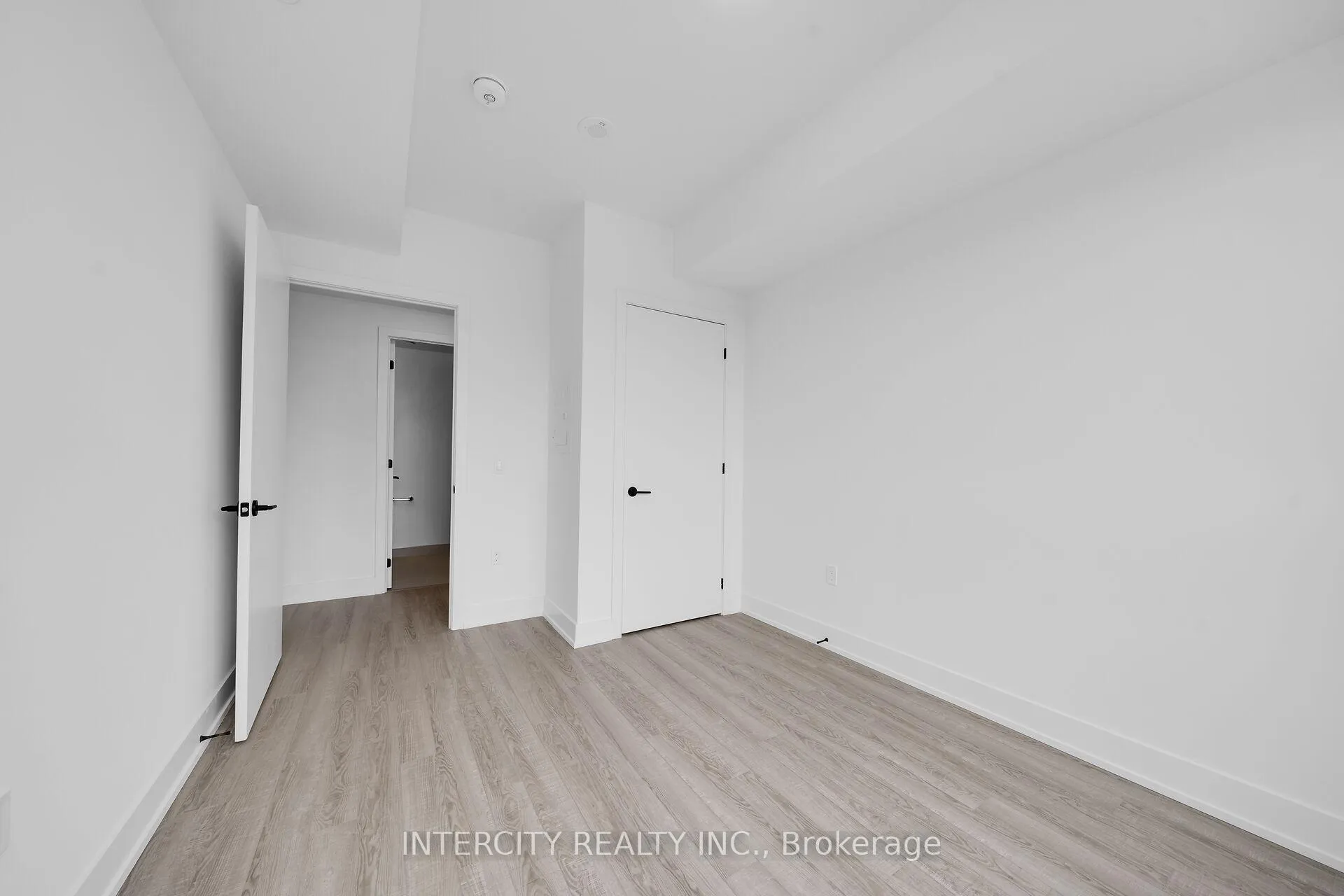 Photo 19 of Unit 333, 2075 King Road, King, King City — HOMEH