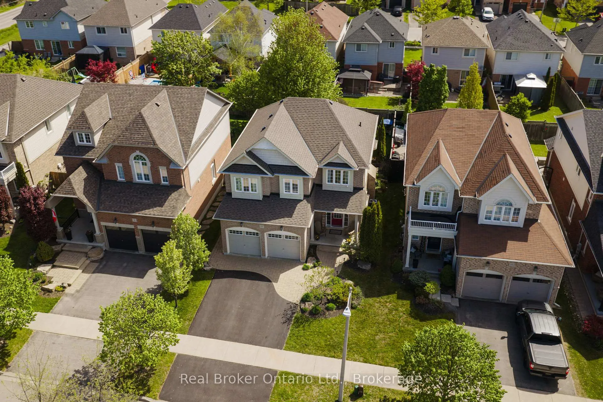 Photo 4 of 27 Goodall Crescent, Clarington, Bowmanville — HOMEH
