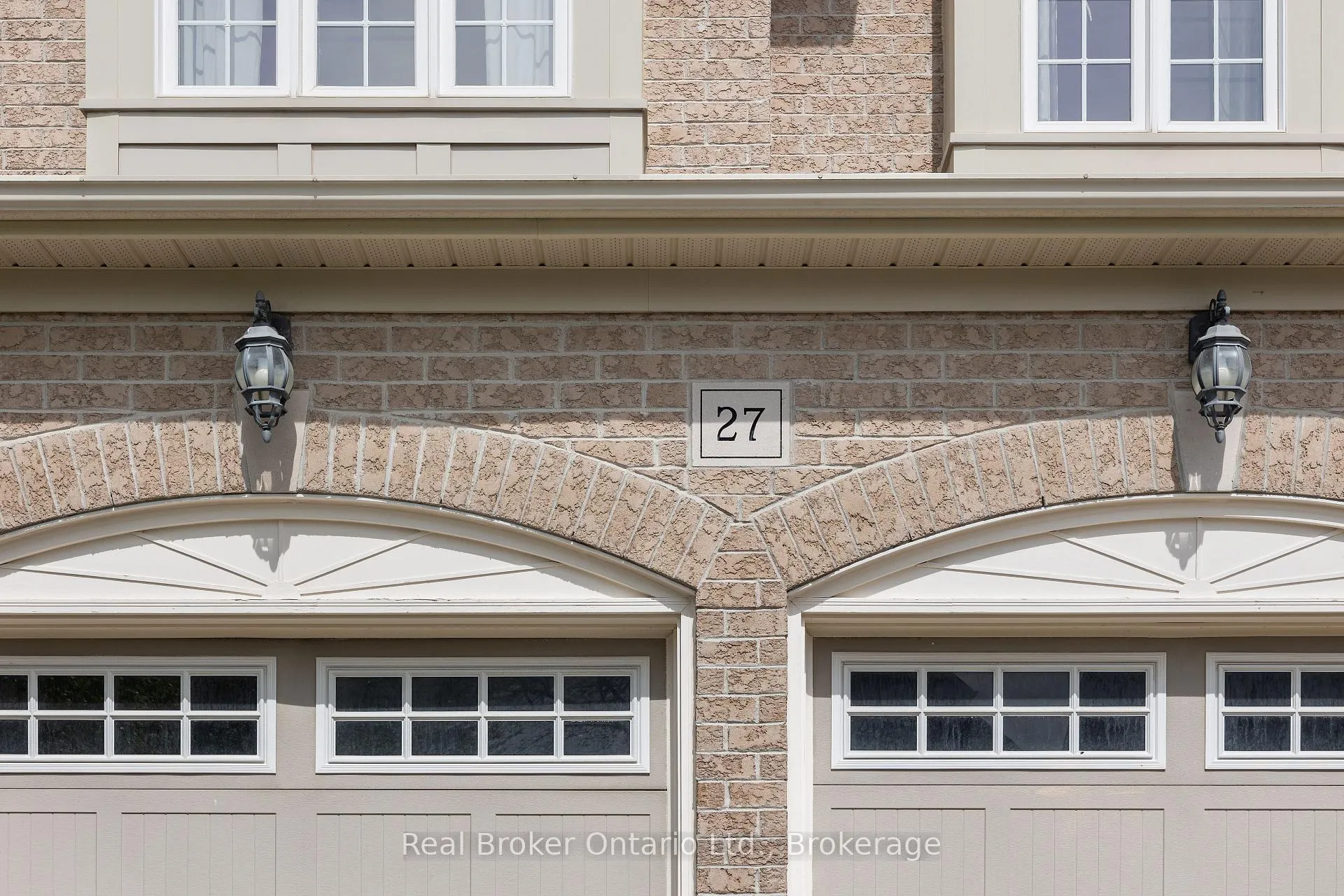 Photo 5 of 27 Goodall Crescent, Clarington, Bowmanville — HOMEH
