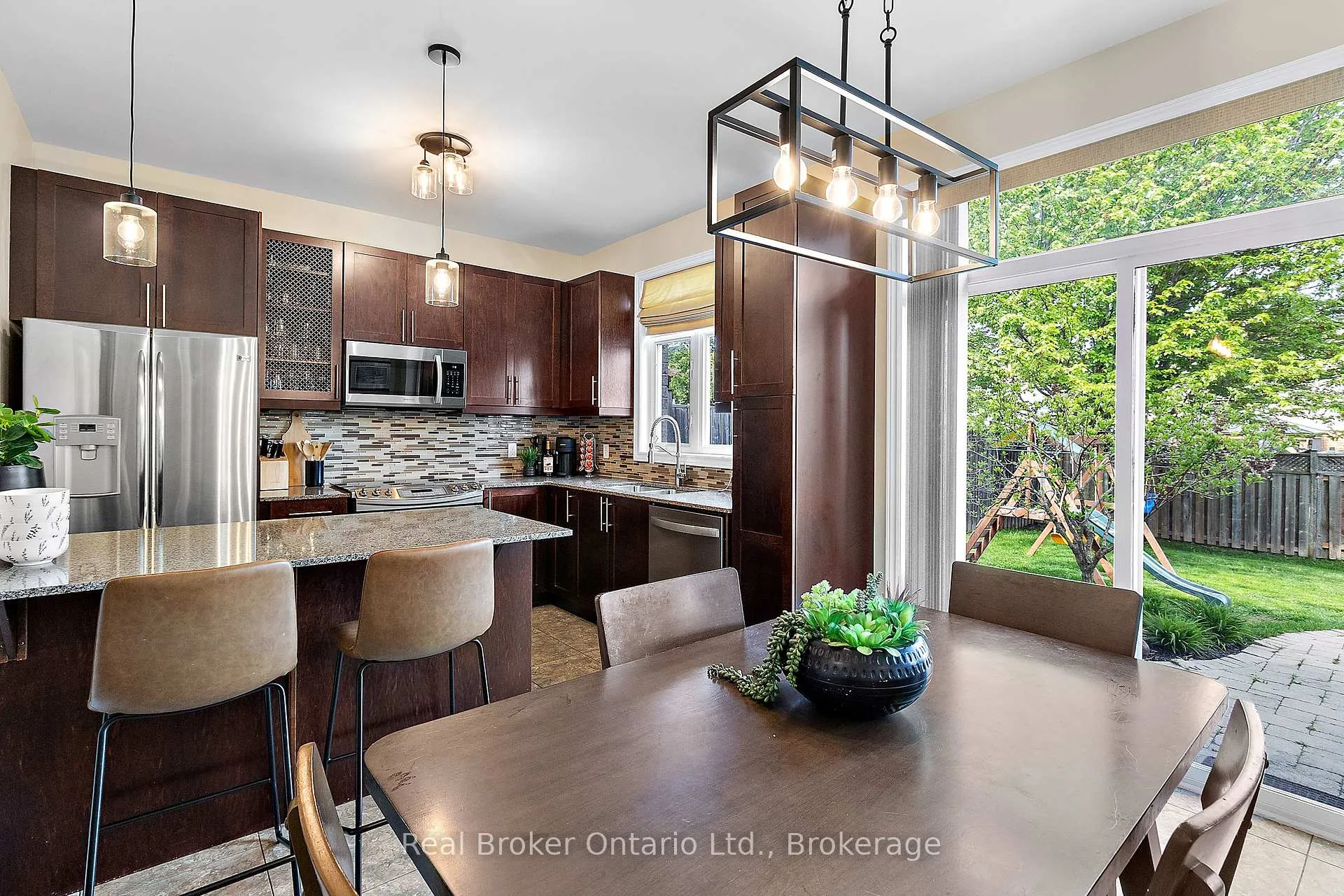 Photo 9 of 27 Goodall Crescent, Clarington, Bowmanville — HOMEH