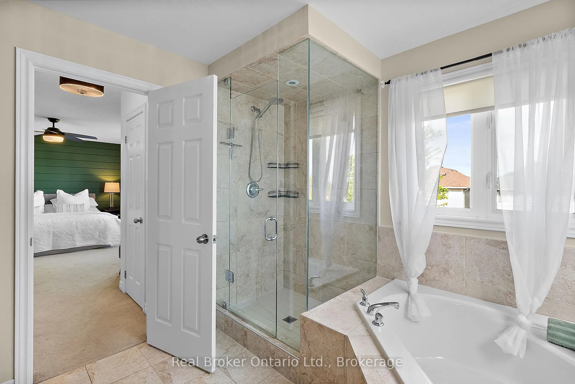 Photo 13 of 27 Goodall Crescent, Clarington, Bowmanville — HOMEH