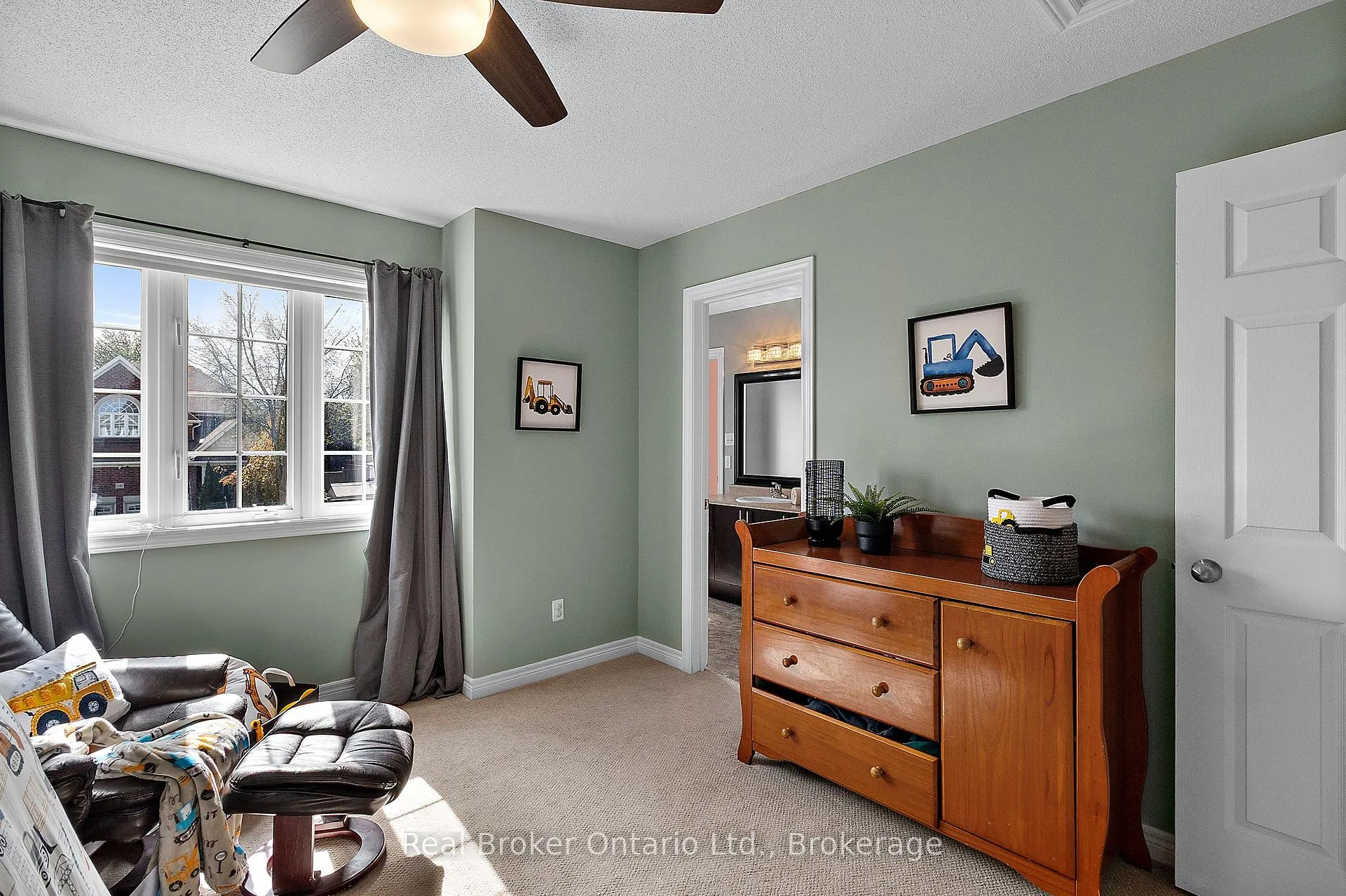 Photo 15 of 27 Goodall Crescent, Clarington, Bowmanville — HOMEH