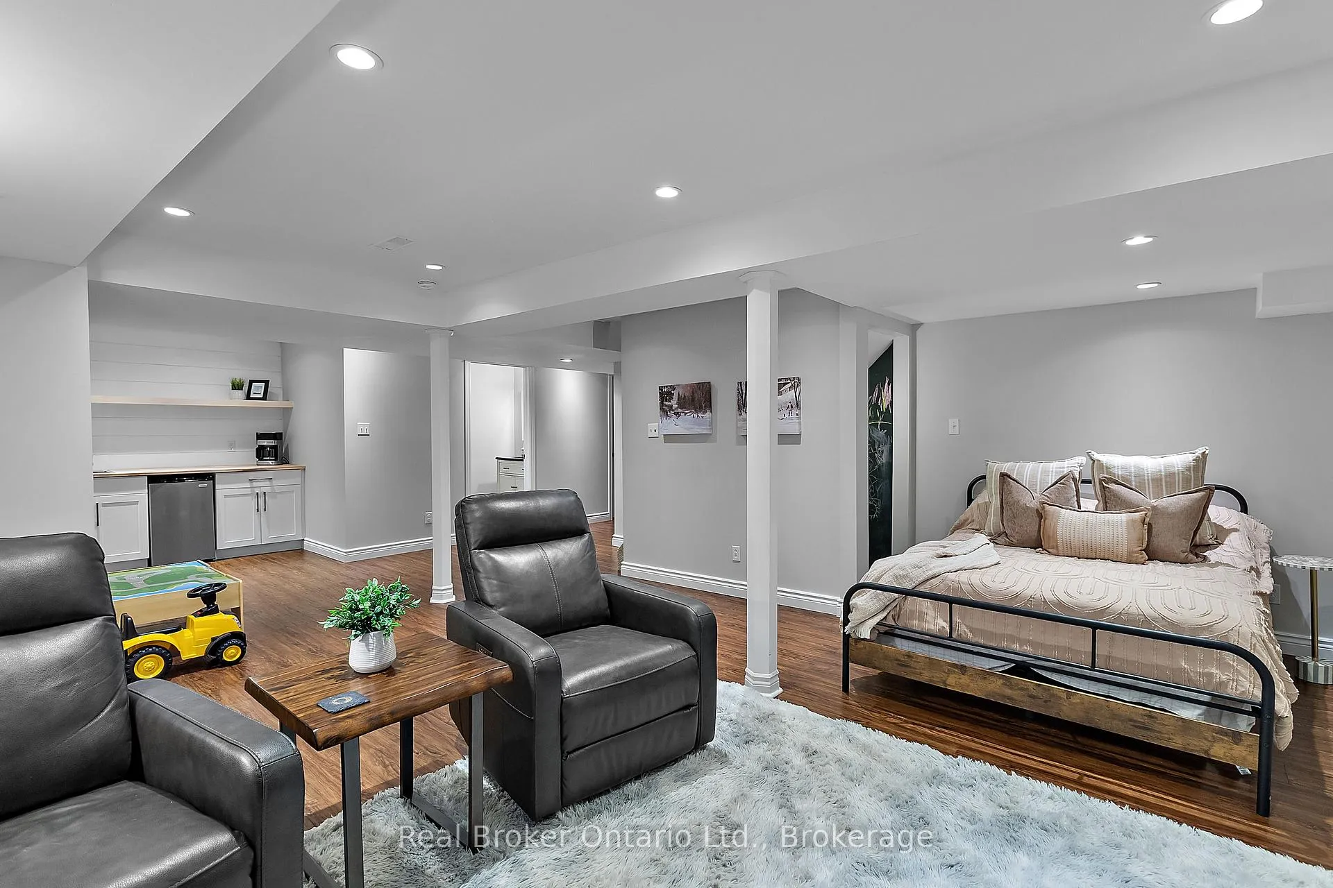 Photo 21 of 27 Goodall Crescent, Clarington, Bowmanville — HOMEH