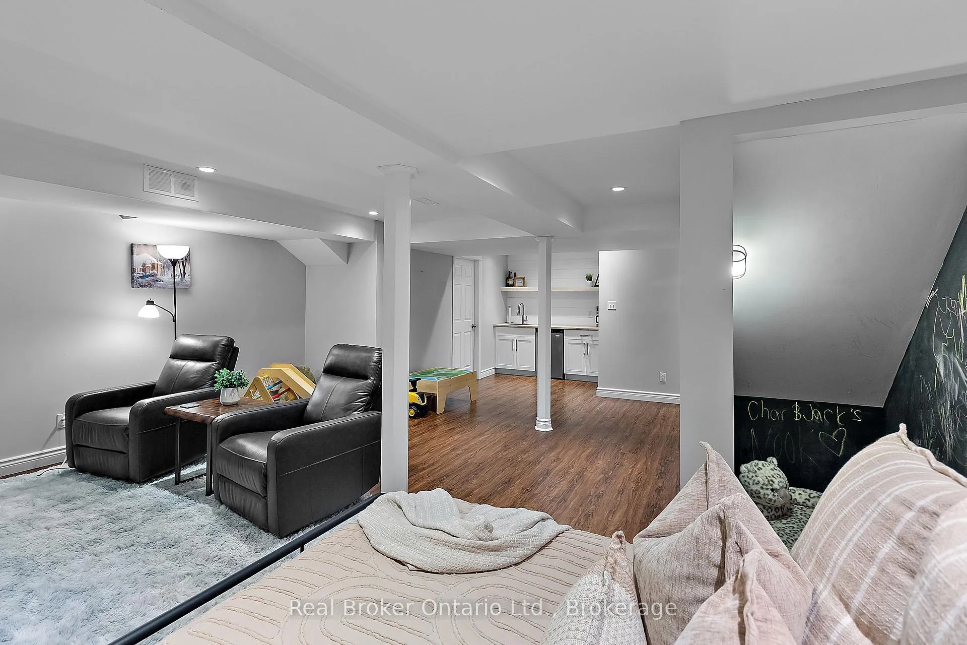 Photo 22 of 27 Goodall Crescent, Clarington, Bowmanville — HOMEH