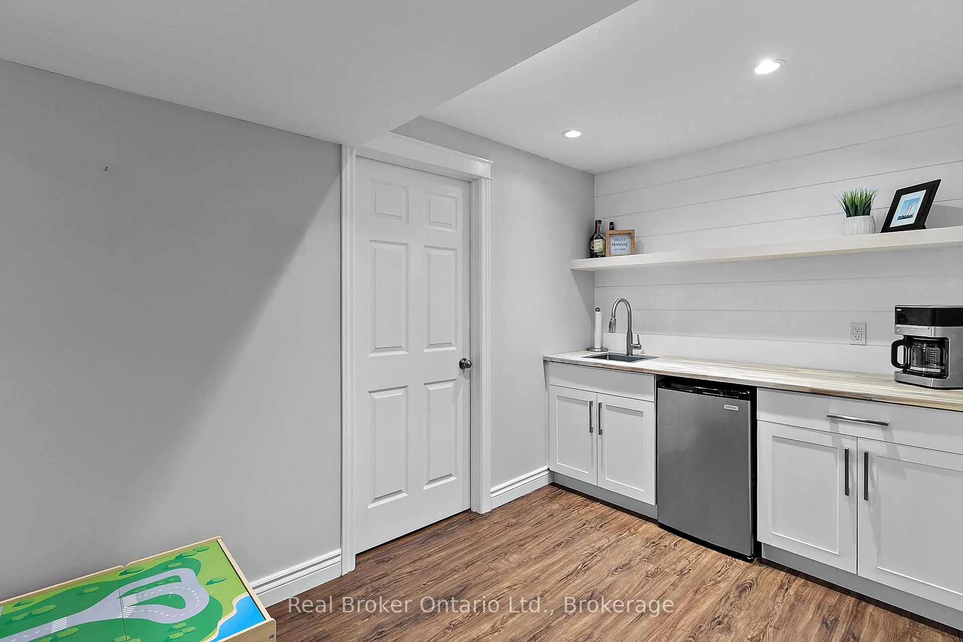 Photo 23 of 27 Goodall Crescent, Clarington, Bowmanville — HOMEH