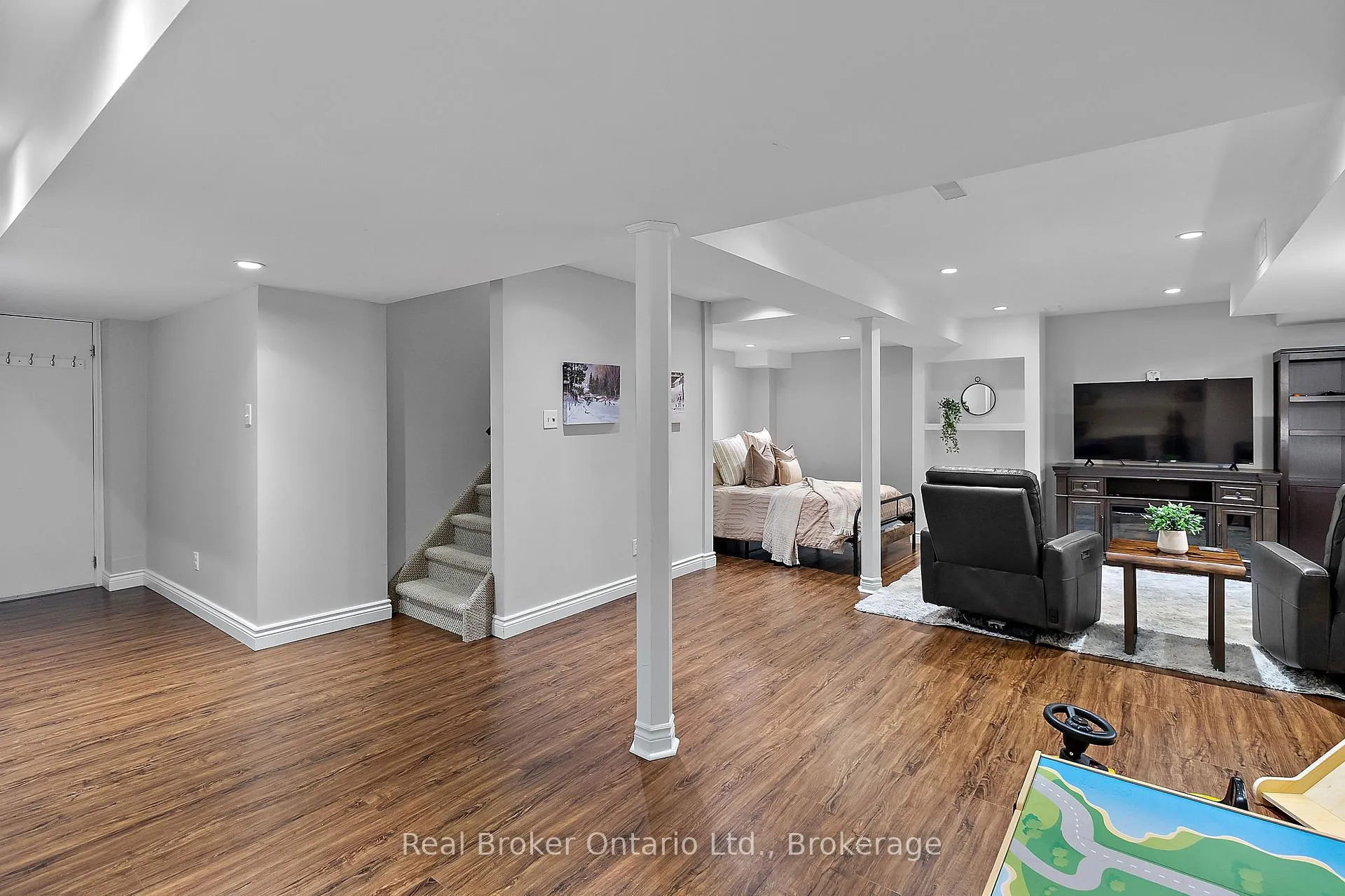 Photo 24 of 27 Goodall Crescent, Clarington, Bowmanville — HOMEH