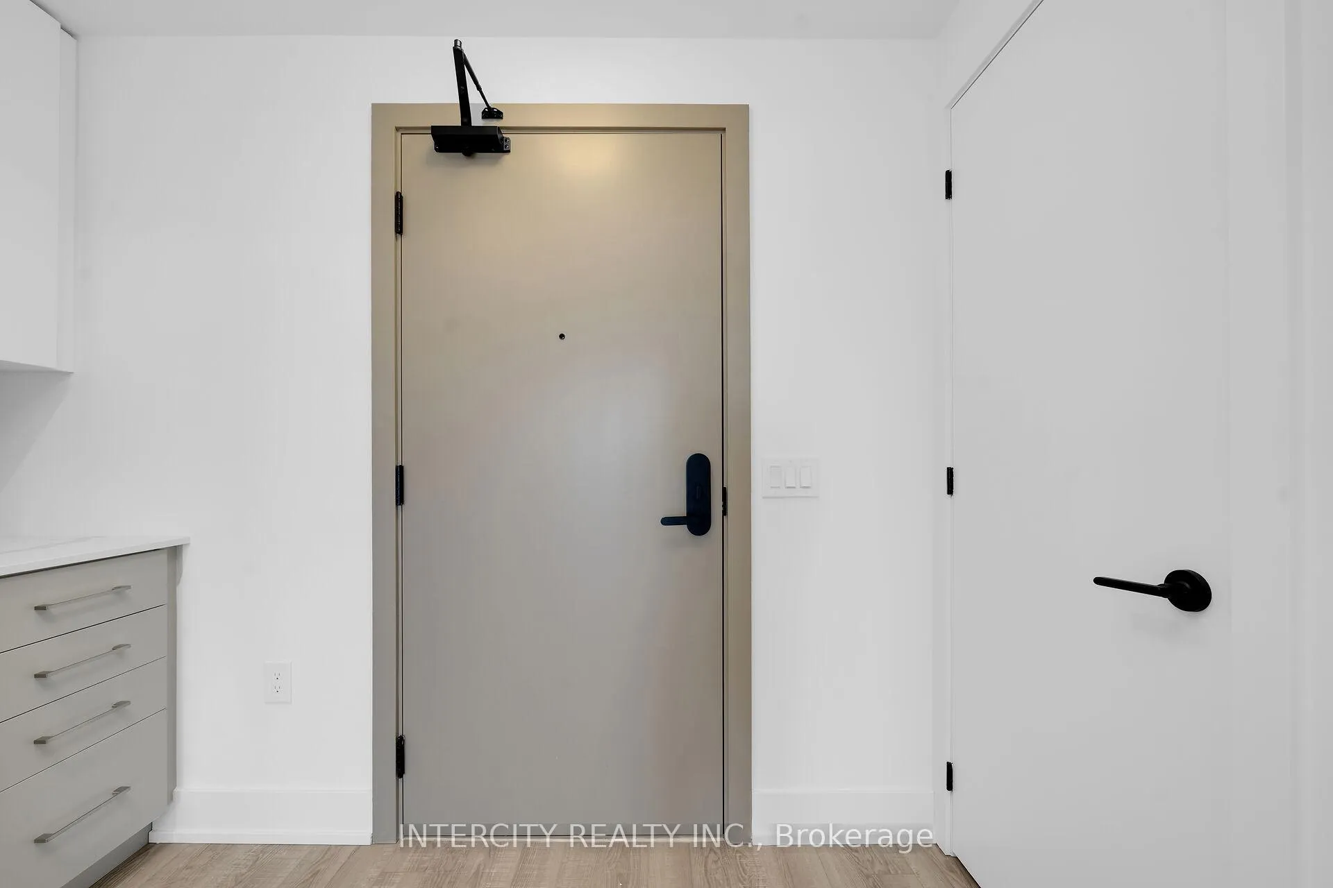 Photo 9 of Unit 431, 2075 King Road, King, King City — HOMEH