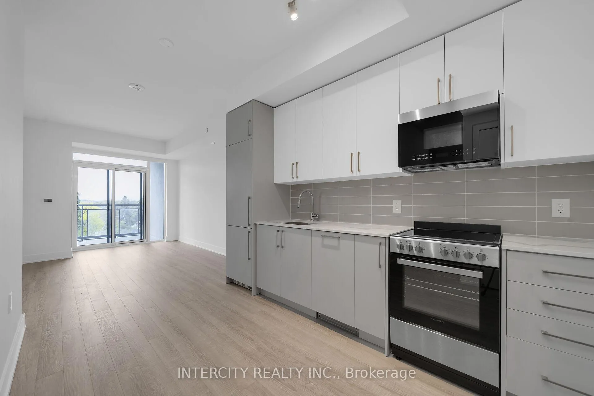 Photo 12 of Unit 431, 2075 King Road, King, King City — HOMEH