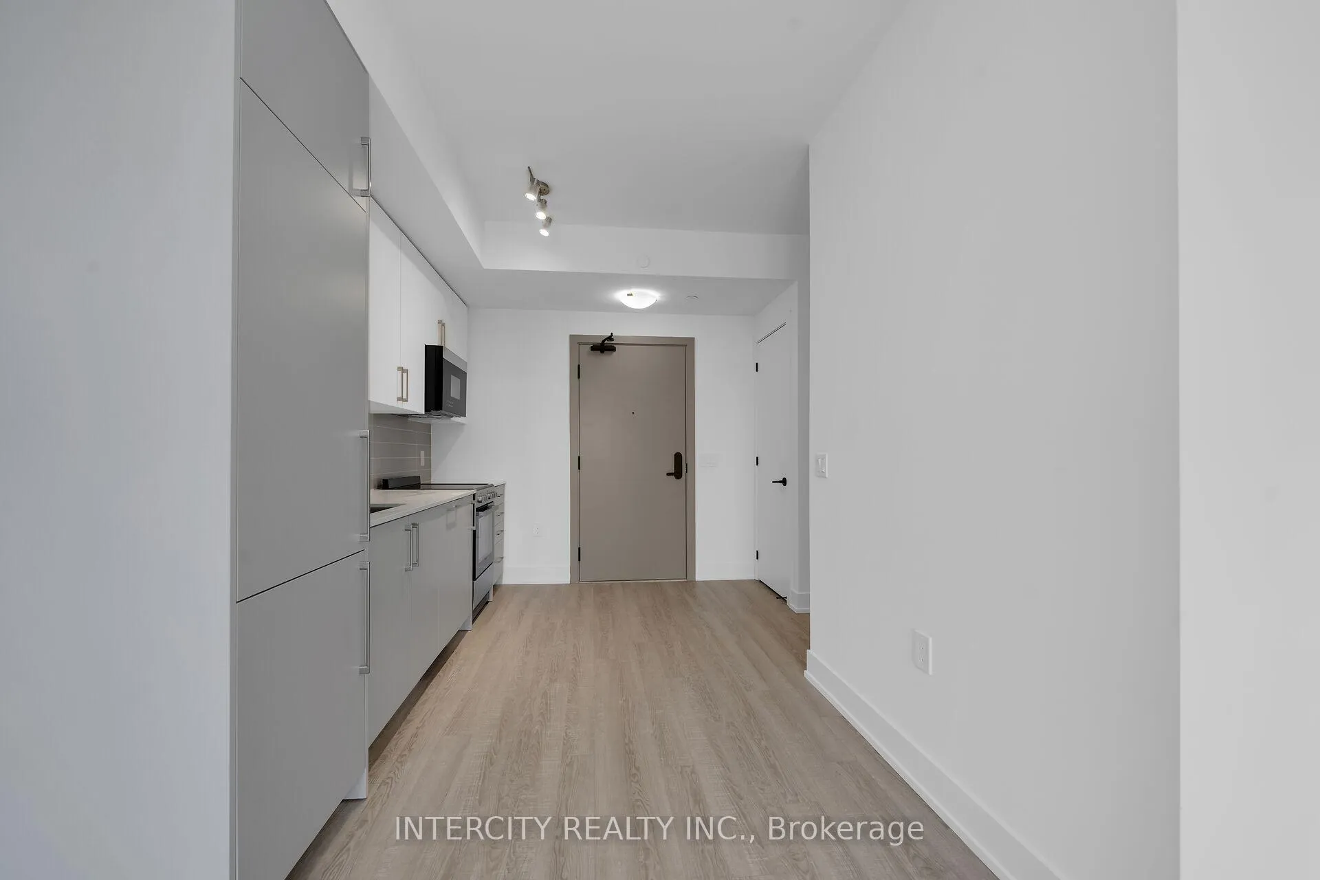 Photo 15 of Unit 431, 2075 King Road, King, King City — HOMEH