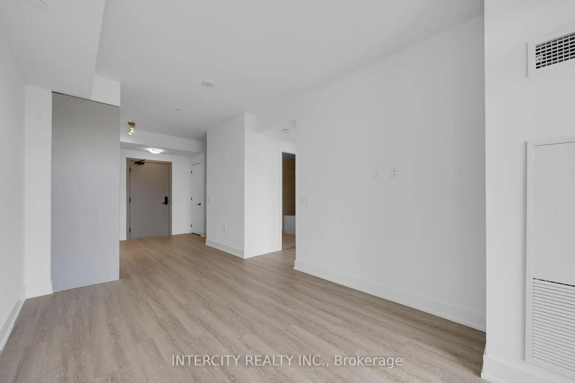 Photo 18 of Unit 431, 2075 King Road, King, King City — HOMEH