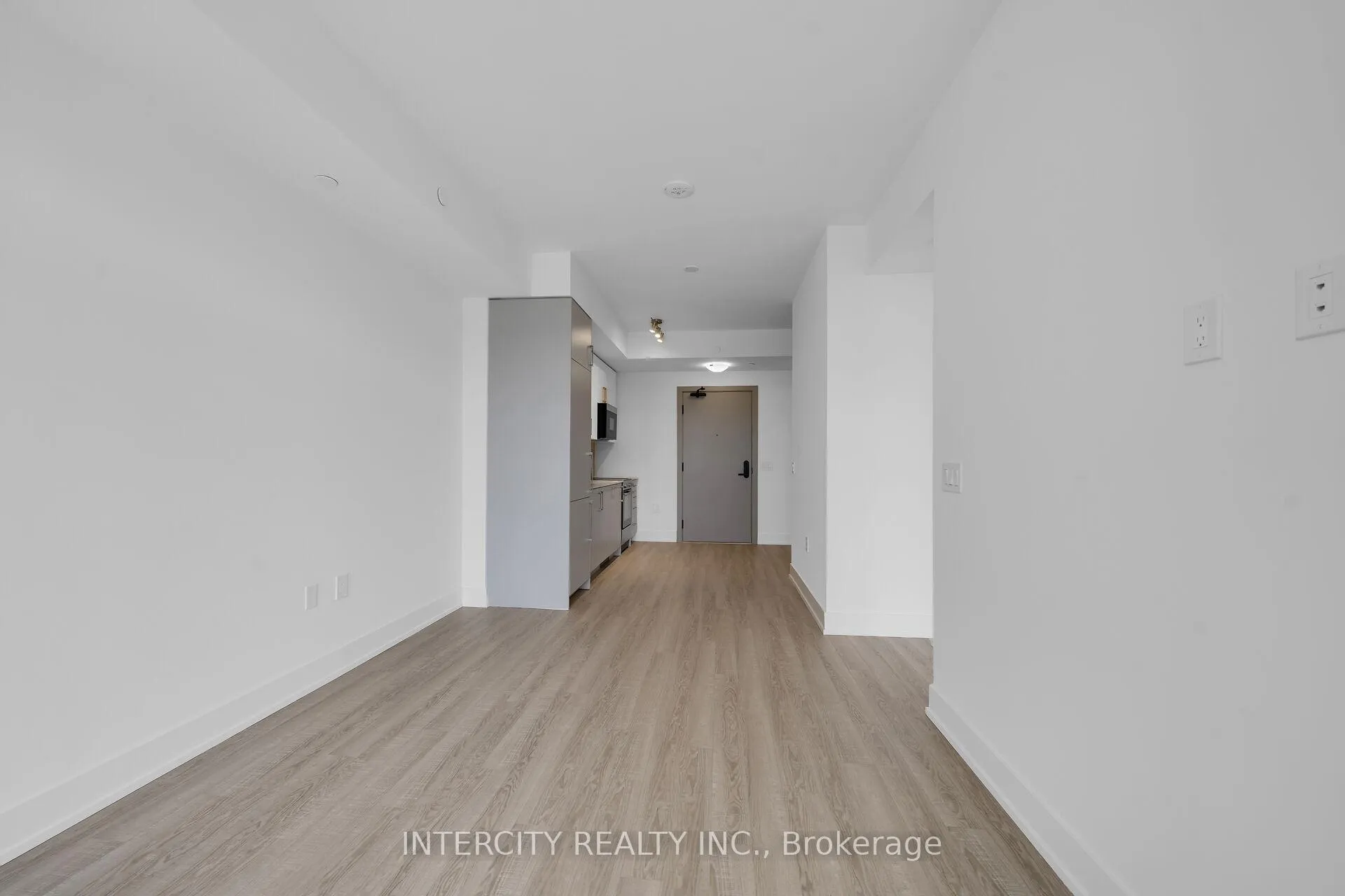 Photo 19 of Unit 431, 2075 King Road, King, King City — HOMEH