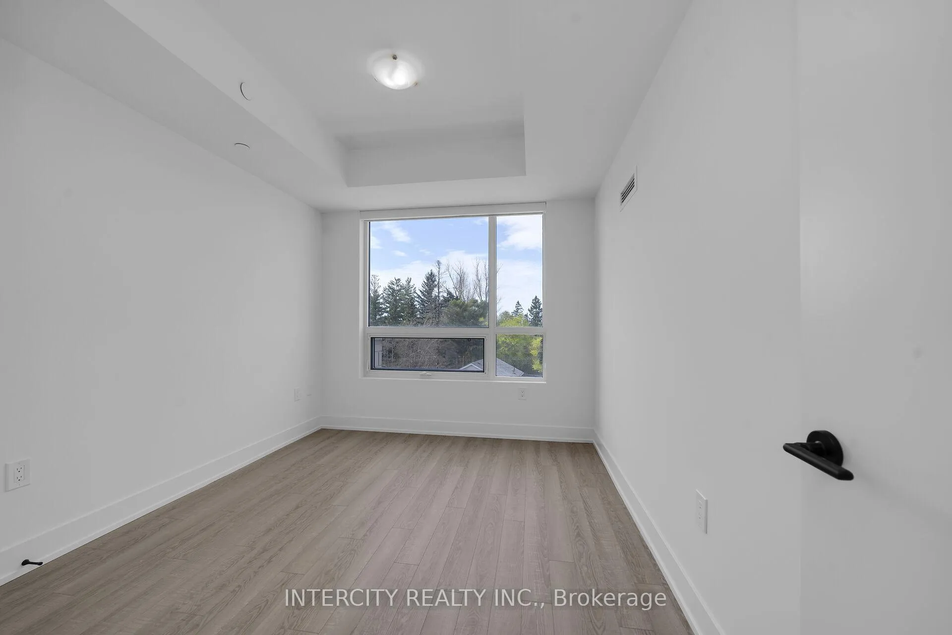 Photo 20 of Unit 431, 2075 King Road, King, King City — HOMEH