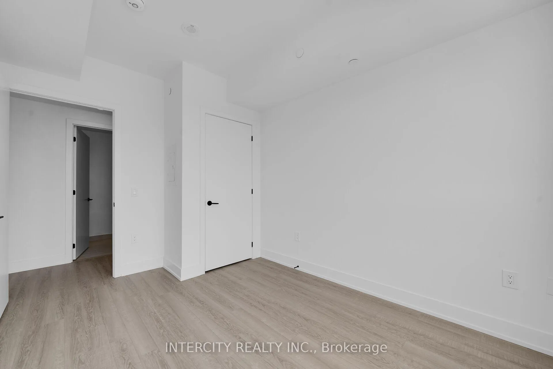 Photo 21 of Unit 431, 2075 King Road, King, King City — HOMEH
