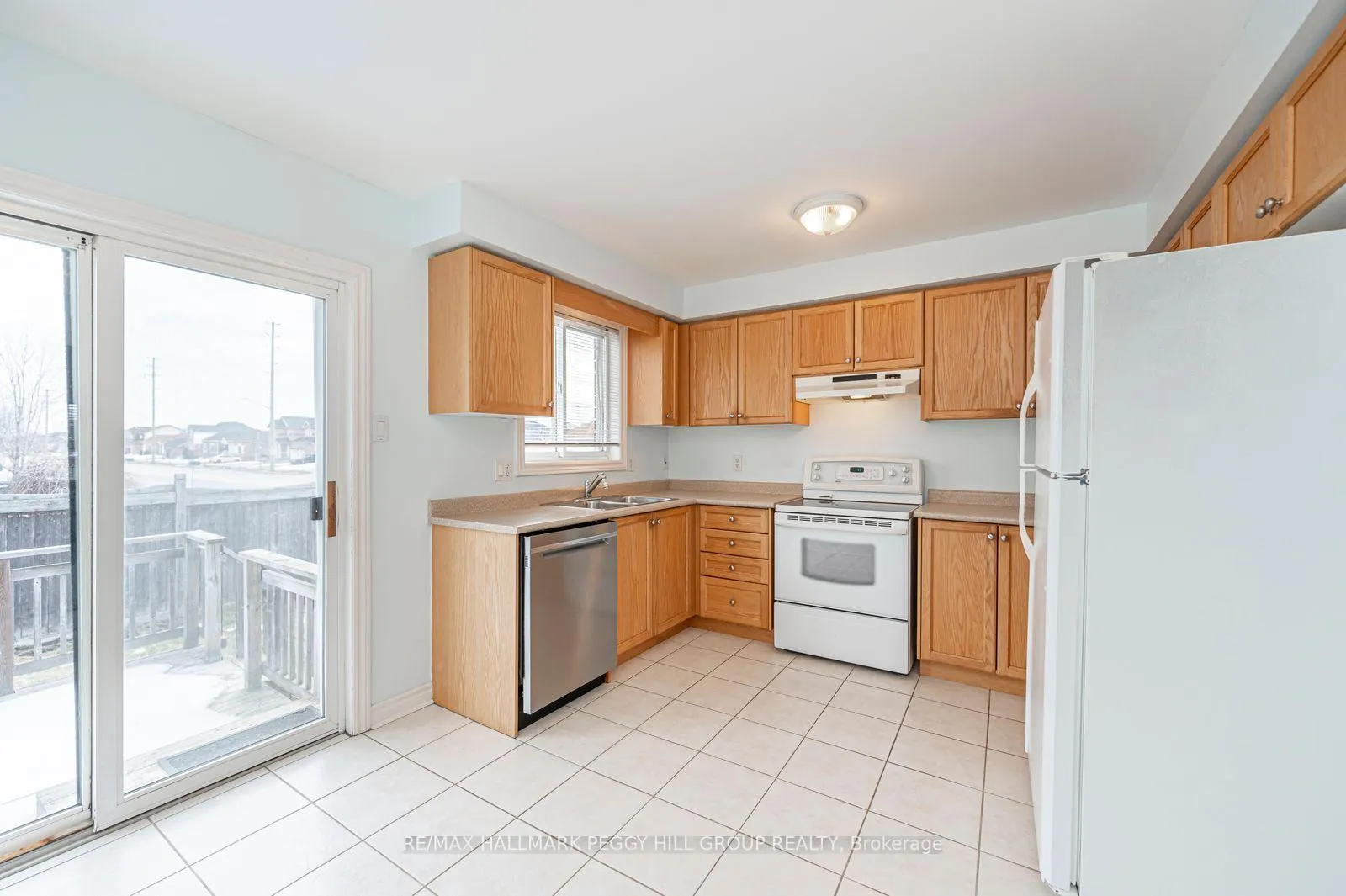 Photo 5 of 1 Michael Crescent, Barrie, East Bayfield — HOMEH