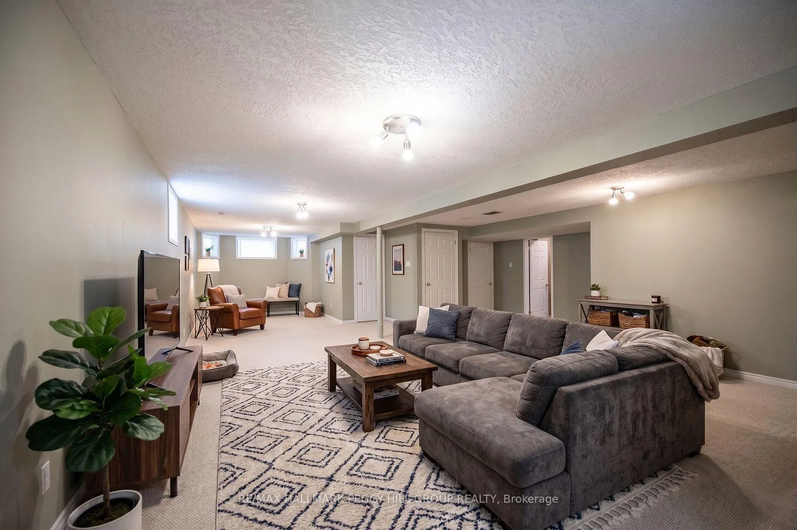 Photo 11 of 1 Michael Crescent, Barrie, East Bayfield — HOMEH