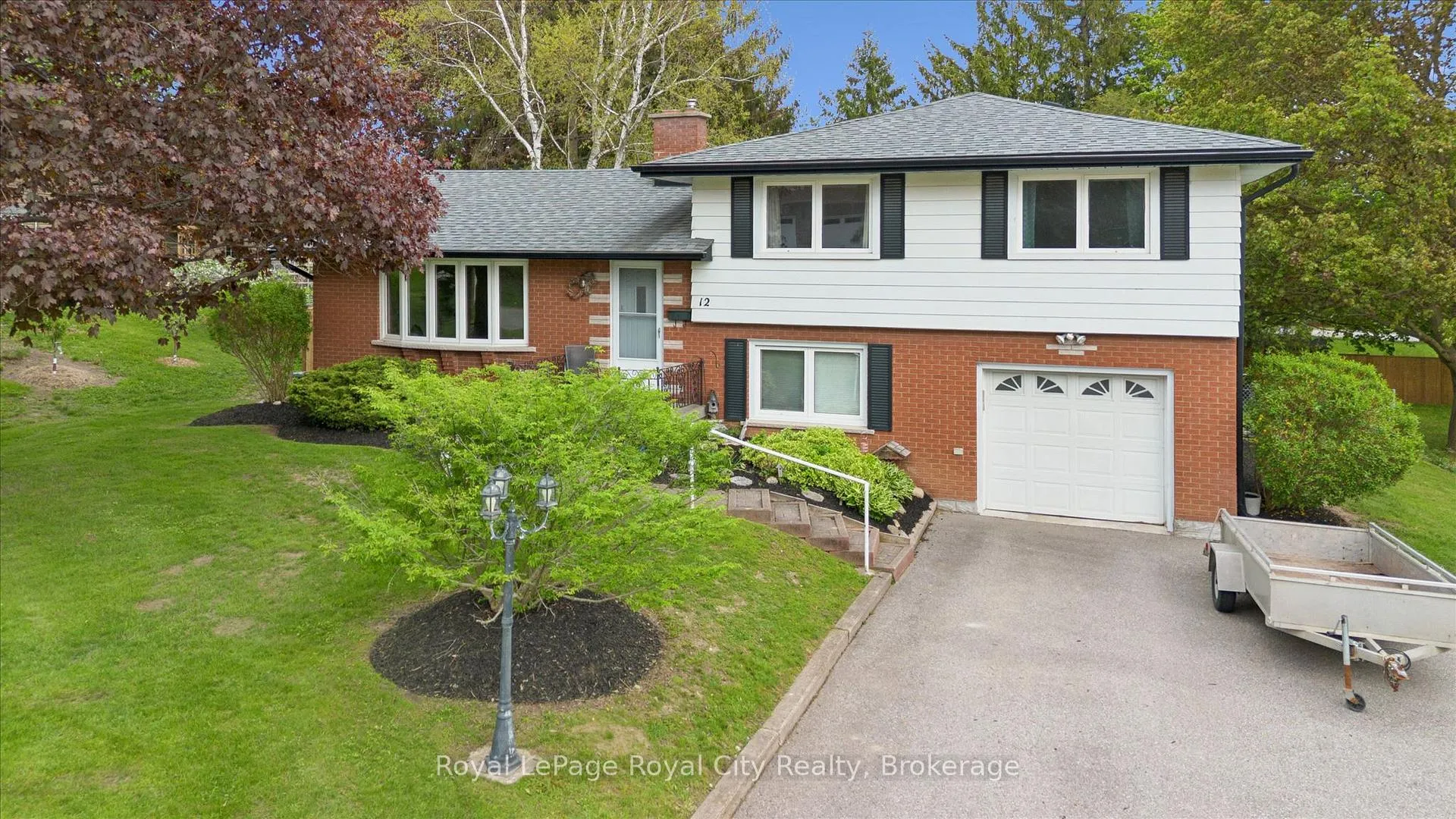 Photo 2 of 12 Hamilton Drive, Guelph/Eramosa, Rural Guelph/Eramosa East — HOMEH