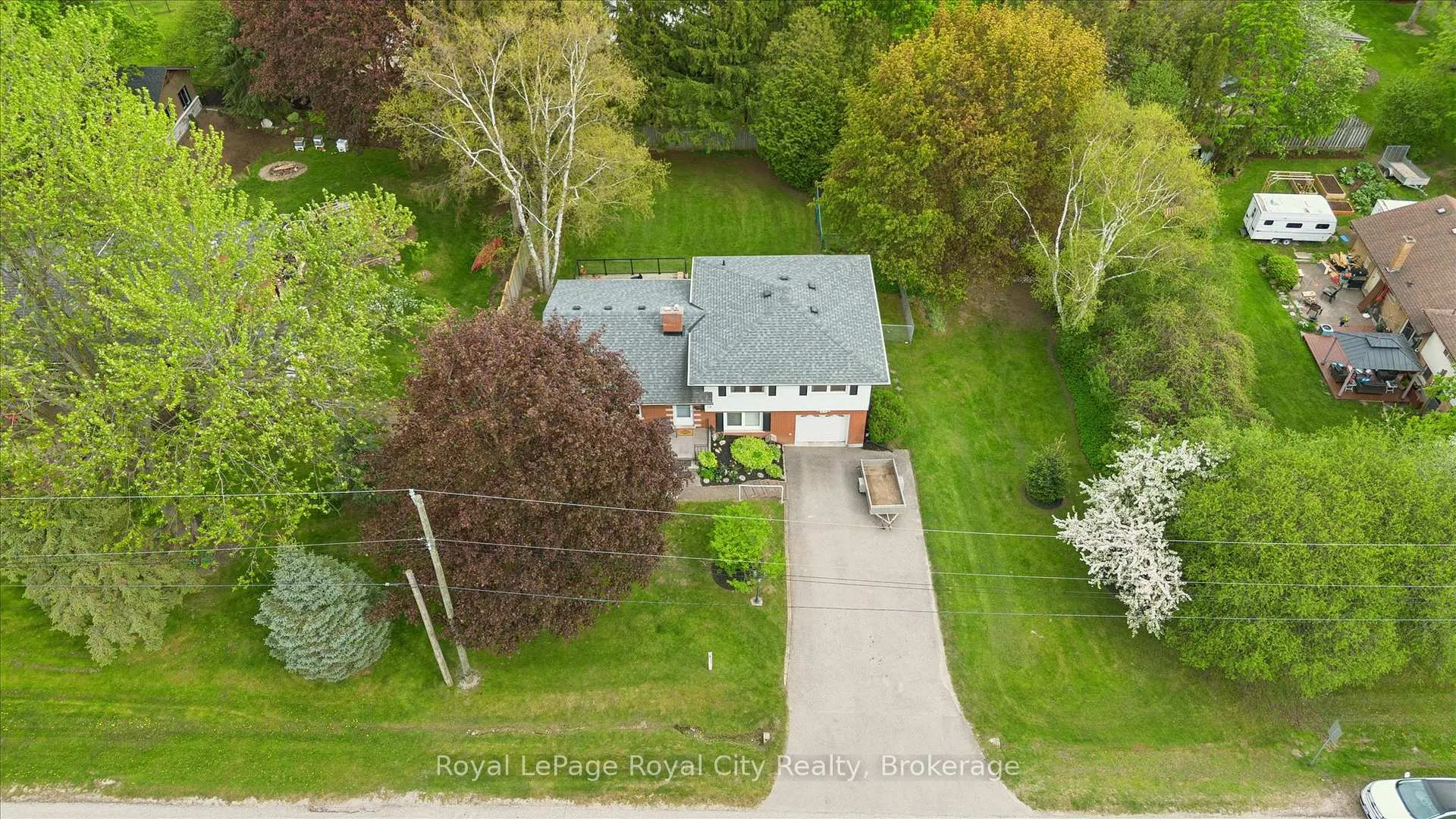 Photo 3 of 12 Hamilton Drive, Guelph/Eramosa, Rural Guelph/Eramosa East — HOMEH