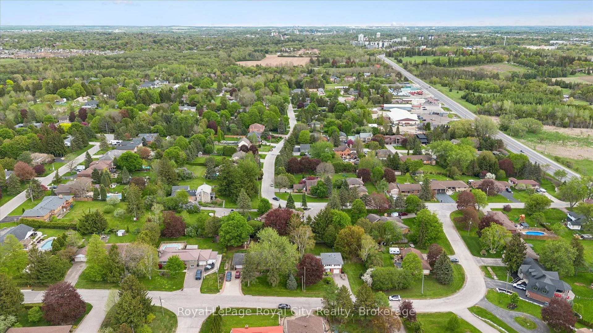 Photo 4 of 12 Hamilton Drive, Guelph/Eramosa, Rural Guelph/Eramosa East — HOMEH