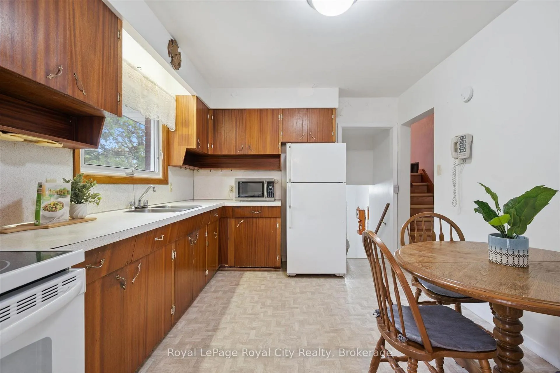 Photo 18 of 12 Hamilton Drive, Guelph/Eramosa, Rural Guelph/Eramosa East — HOMEH
